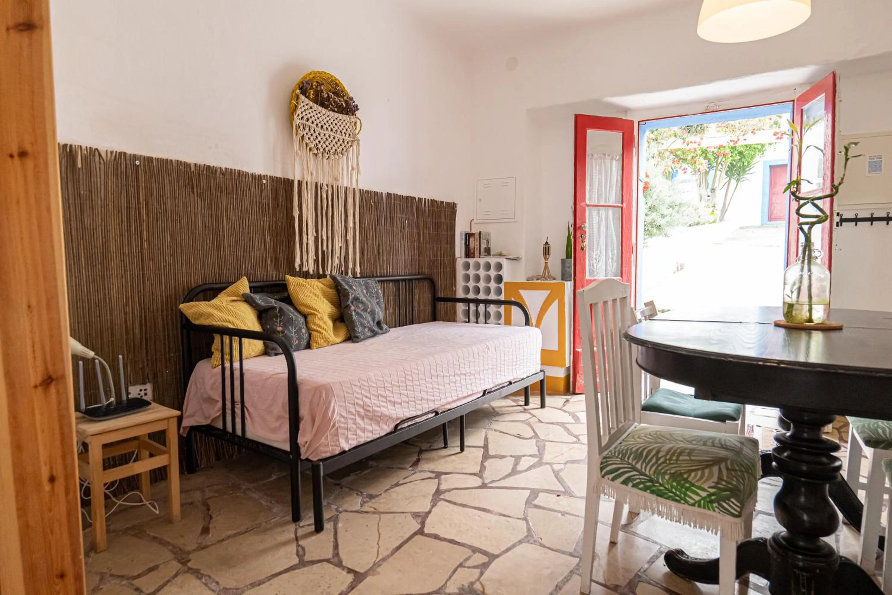 Photo of the whole room, Bed in Olive3 Ericeira