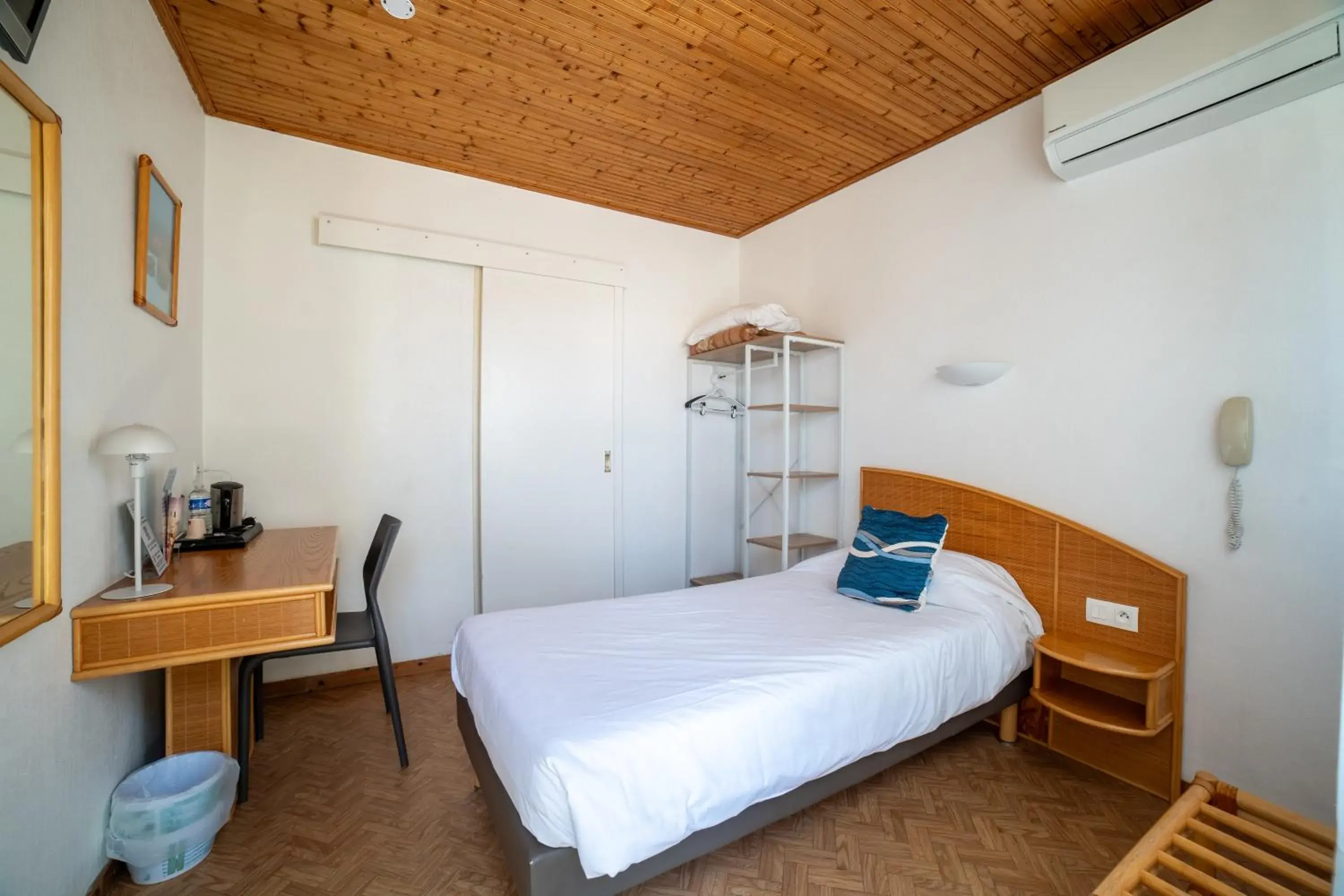 Single Room in Hotel Les Dunes Single Room in Hotel Les Dunes