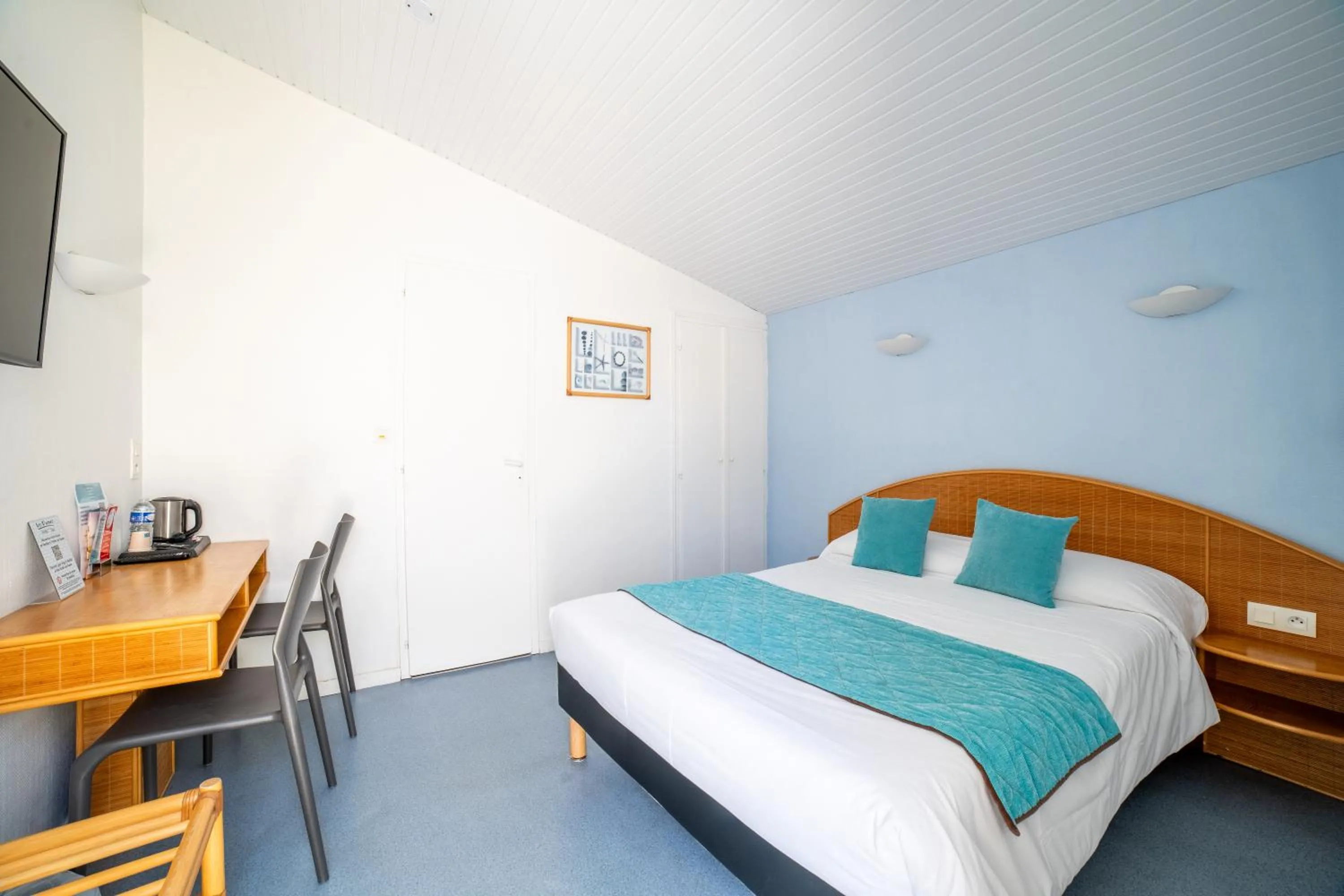 Bed in Hotel Les Dunes