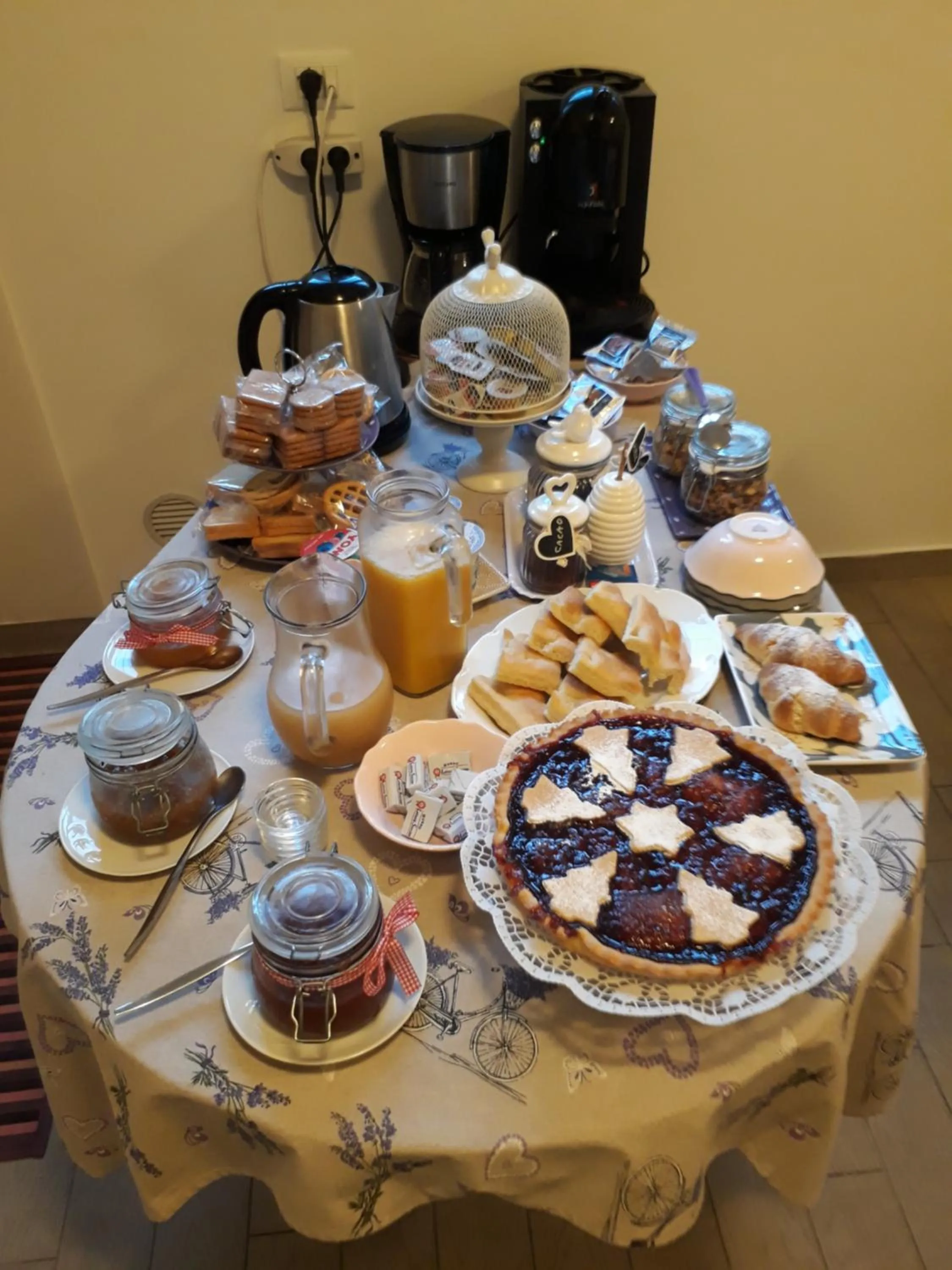 Buffet breakfast in B&B Ai Tre Archi