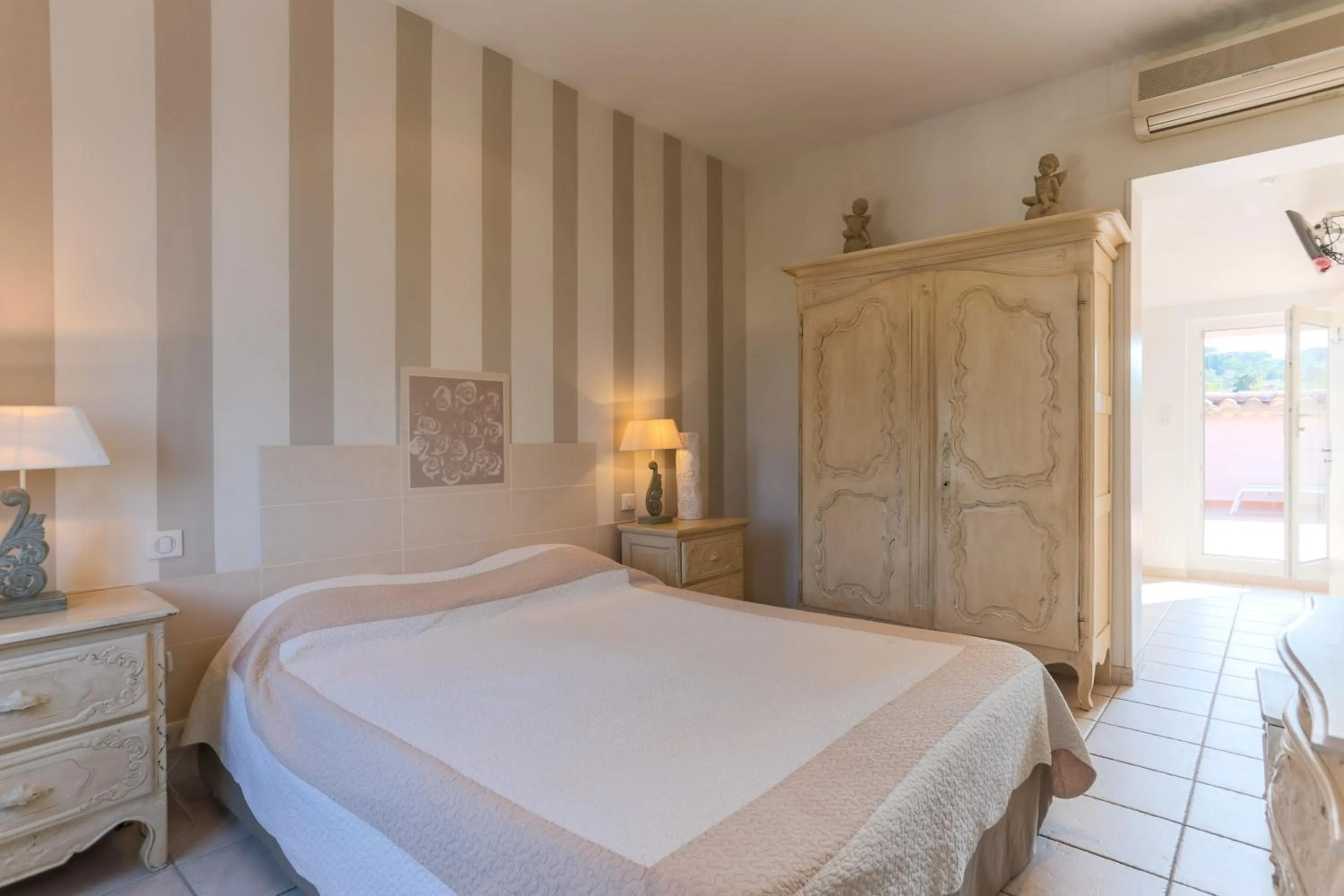 Bed in Hotel Villa Des Anges