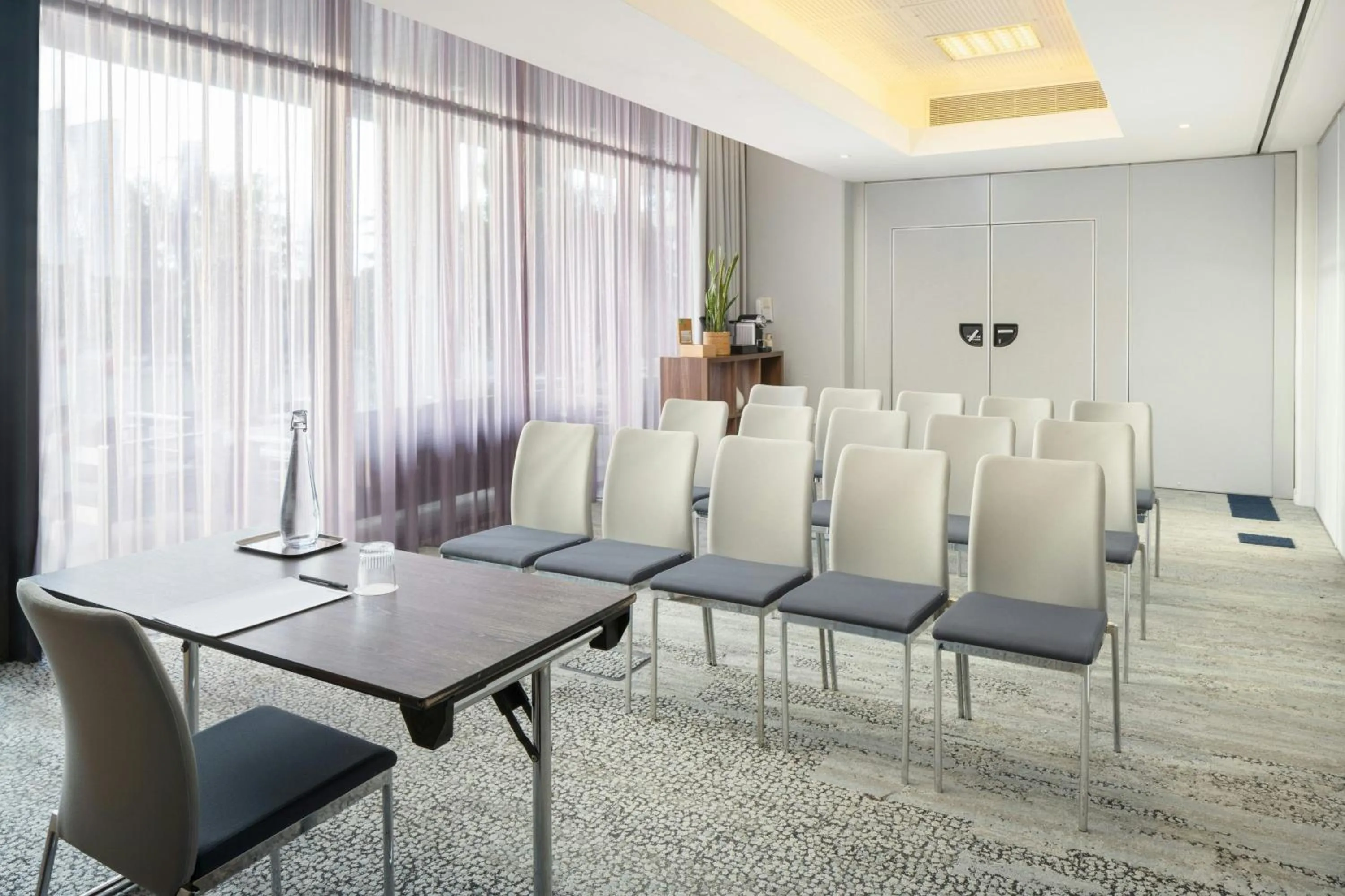 Entertainment in Courtyard by Marriott Toulouse Airport