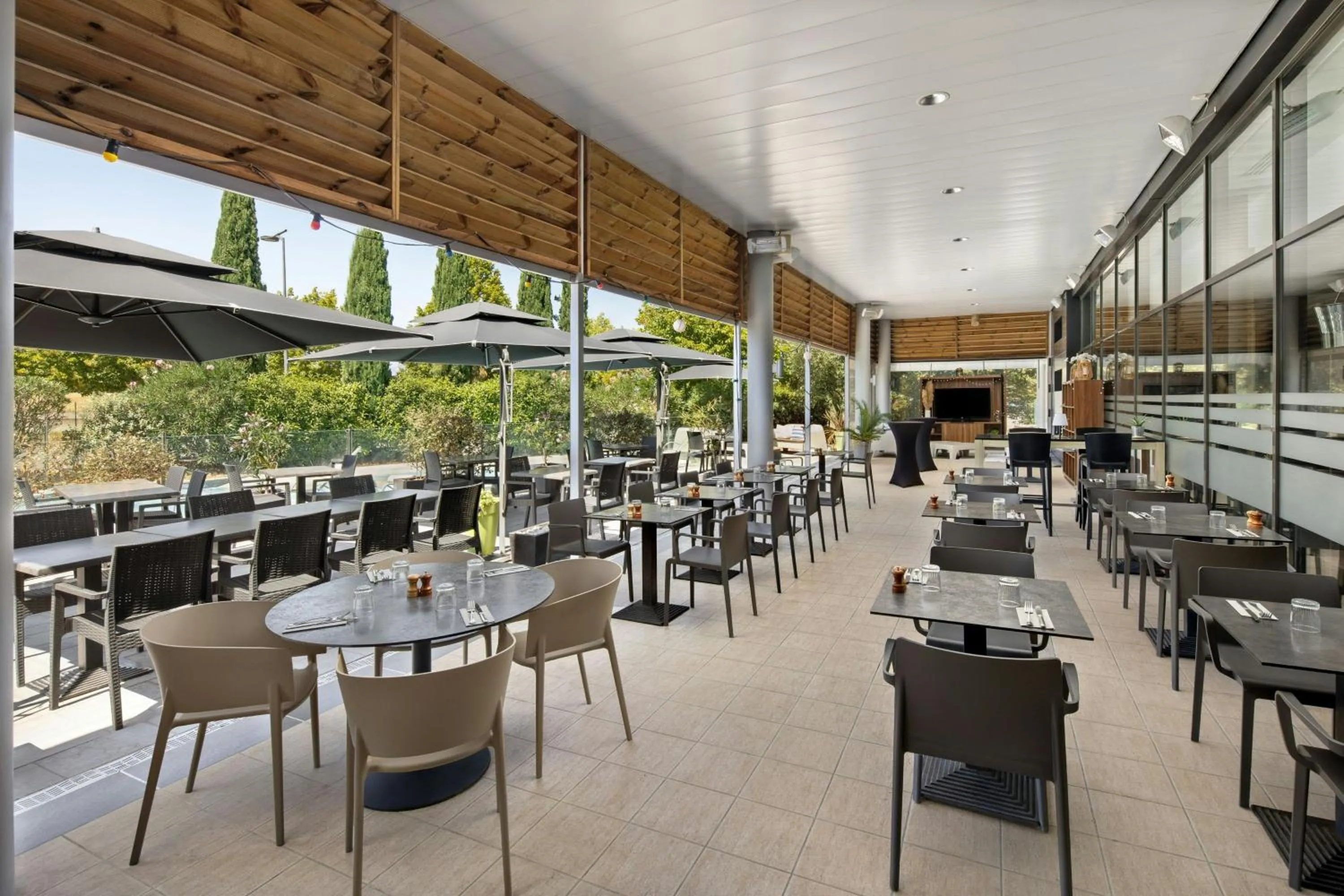 Restaurant/places to eat in Courtyard by Marriott Toulouse Airport