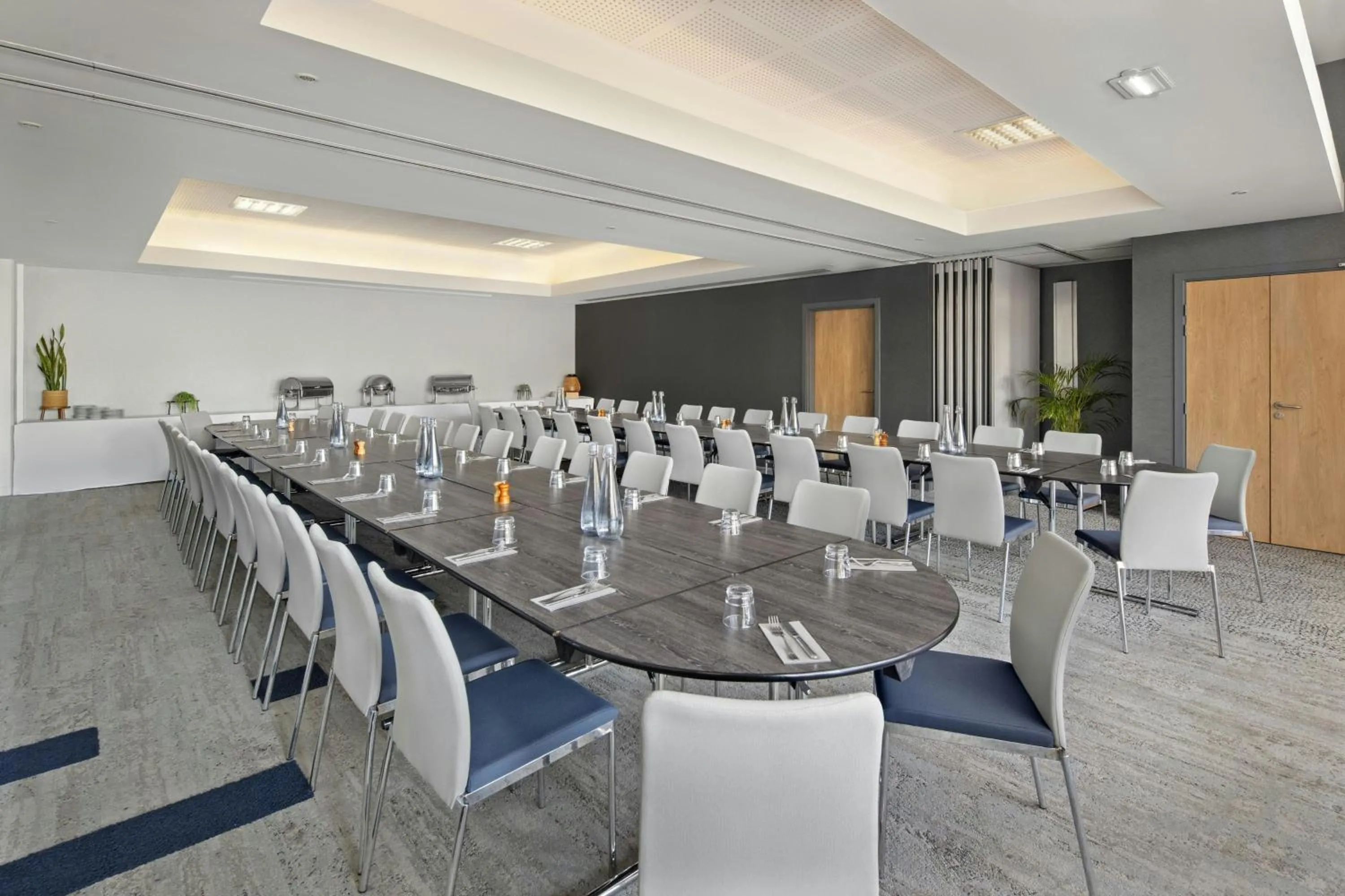 Meeting/conference room in Courtyard by Marriott Toulouse Airport