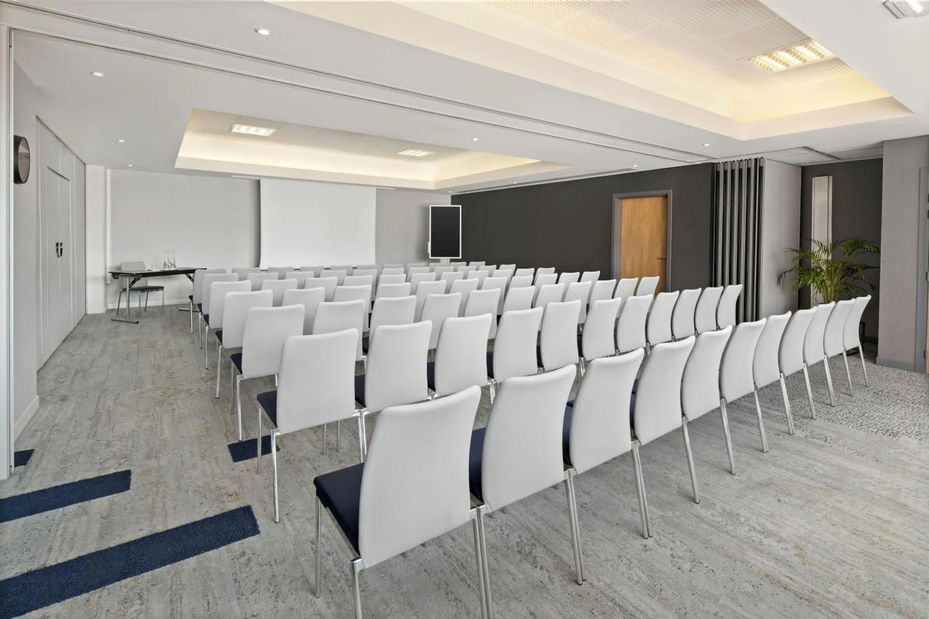 Meeting/conference room in Courtyard by Marriott Toulouse Airport