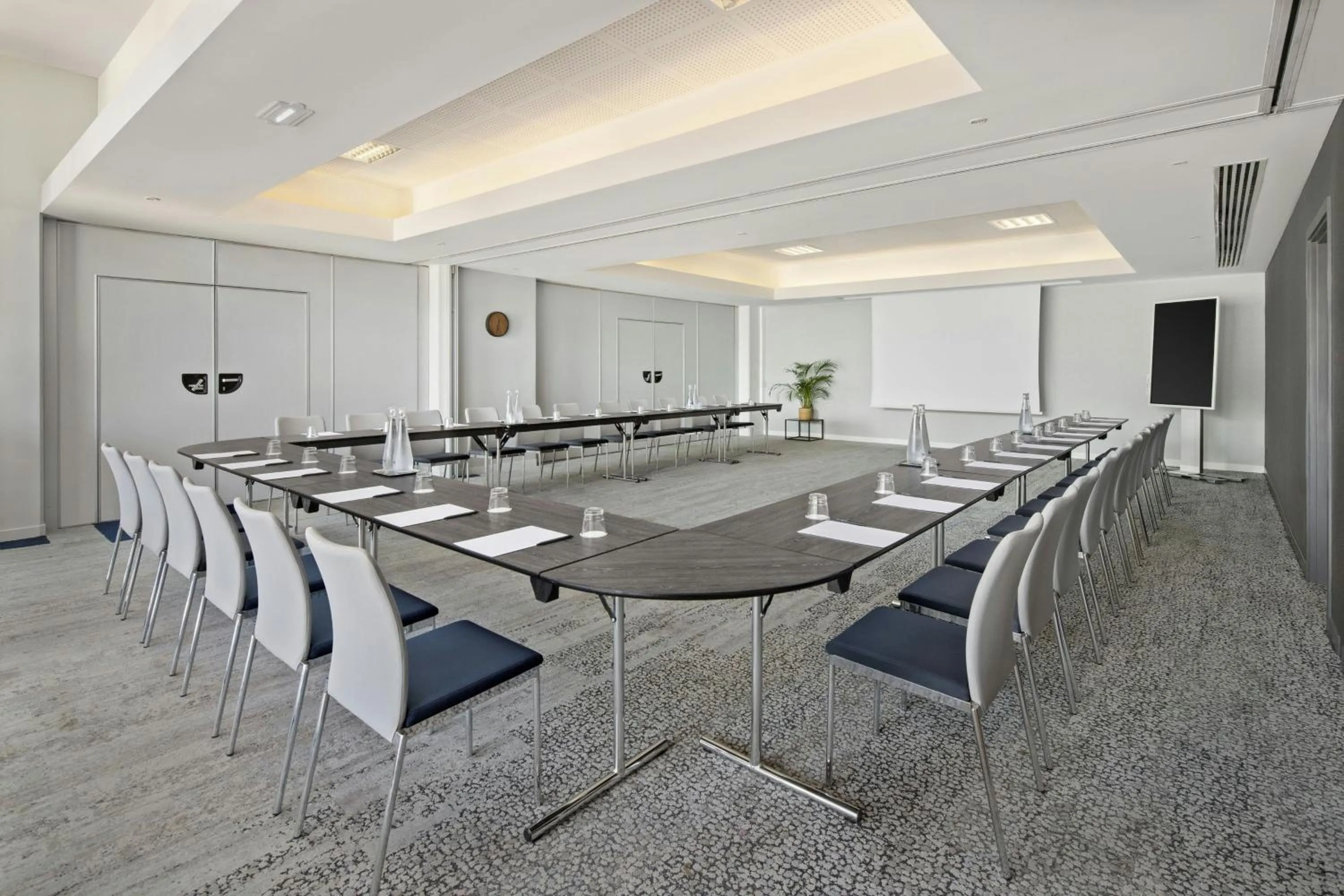 Meeting/conference room in Courtyard by Marriott Toulouse Airport