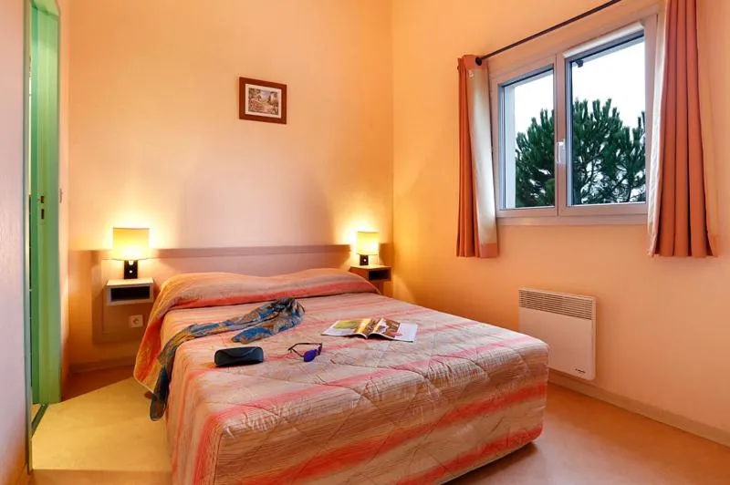 Bedroom, Bed in Vacancéole - Les Bastides de Fayence