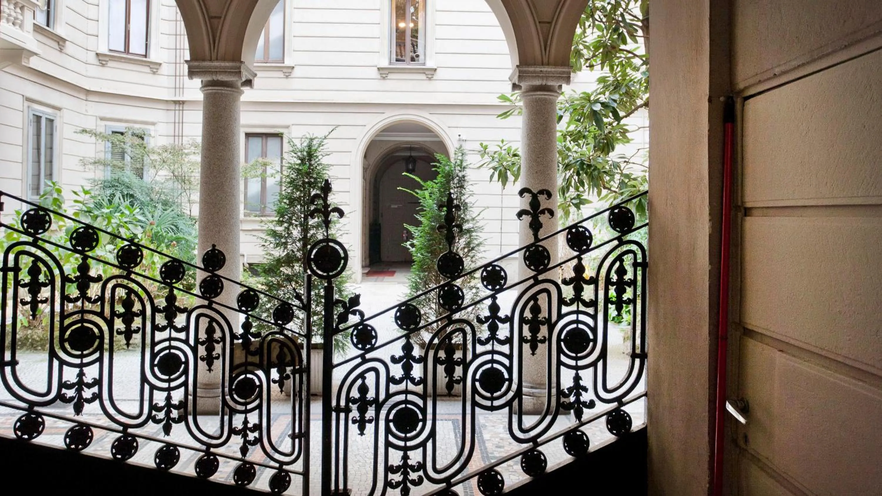 Decorative detail in Italianway Easy - Vincenzo Monti 52