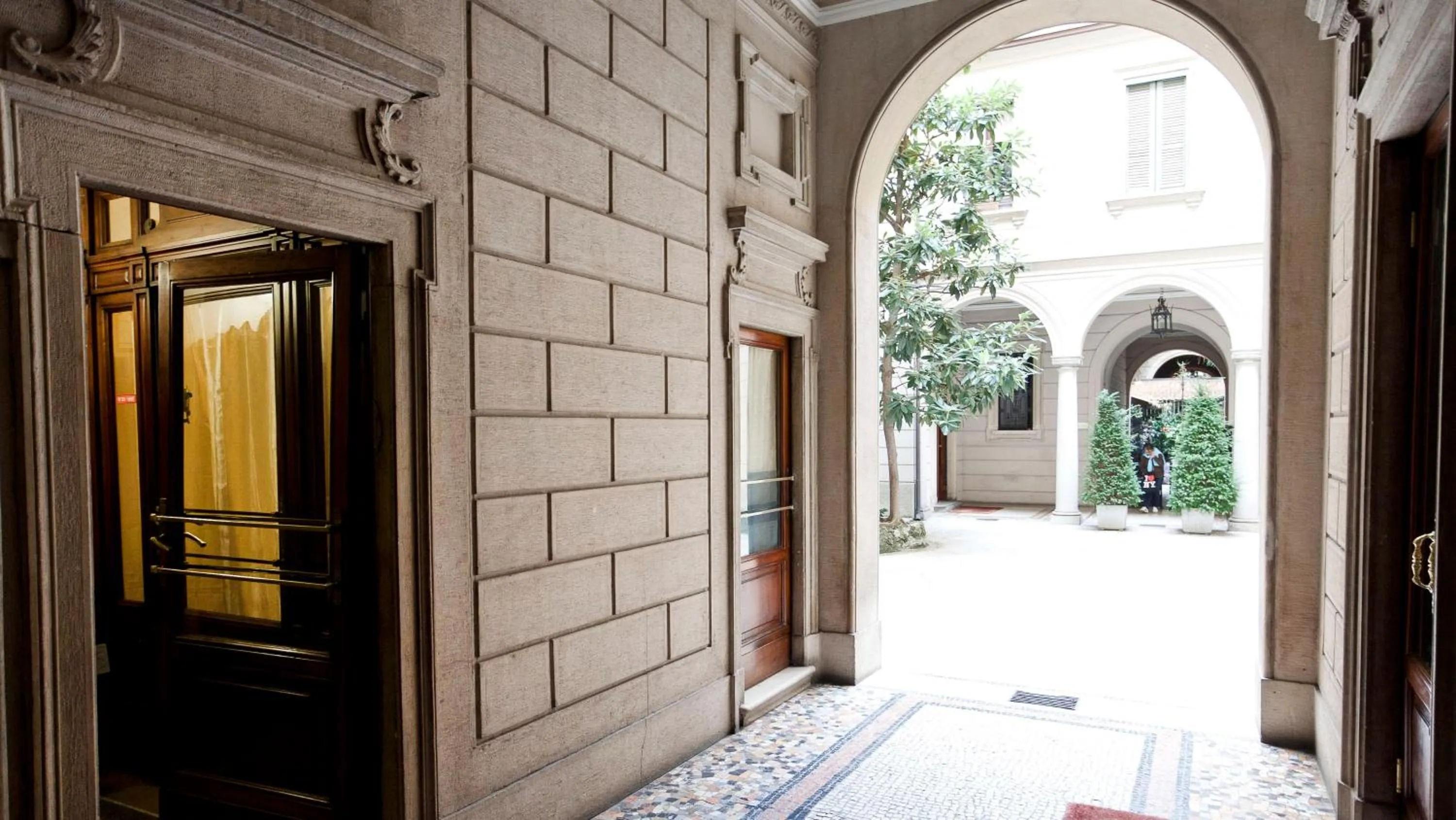 Facade/entrance in Italianway Easy - Vincenzo Monti 52