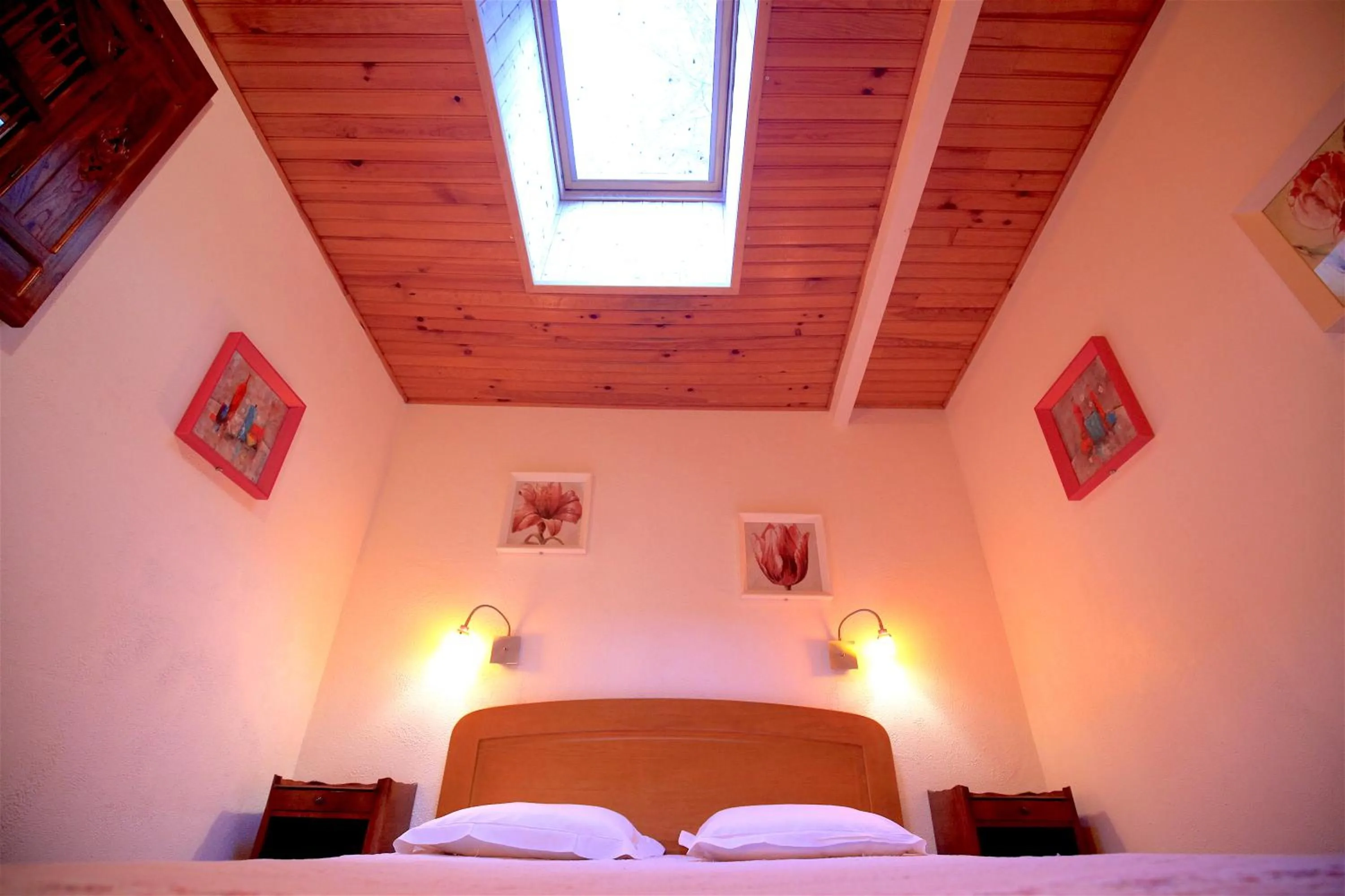 Shower in Hotel de la Pagézie