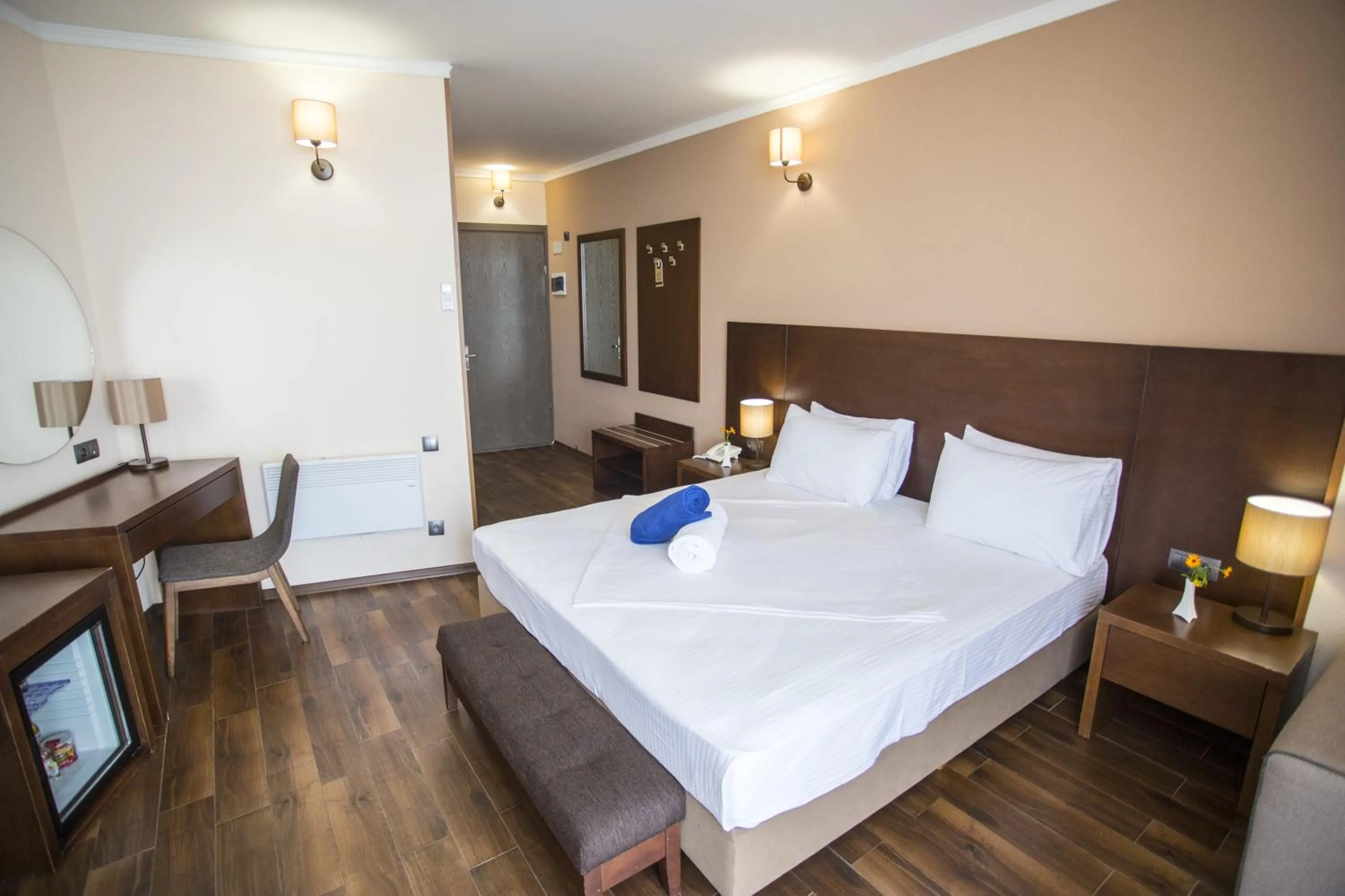 Photo of the whole room, Bed in Hotel Corner Inn