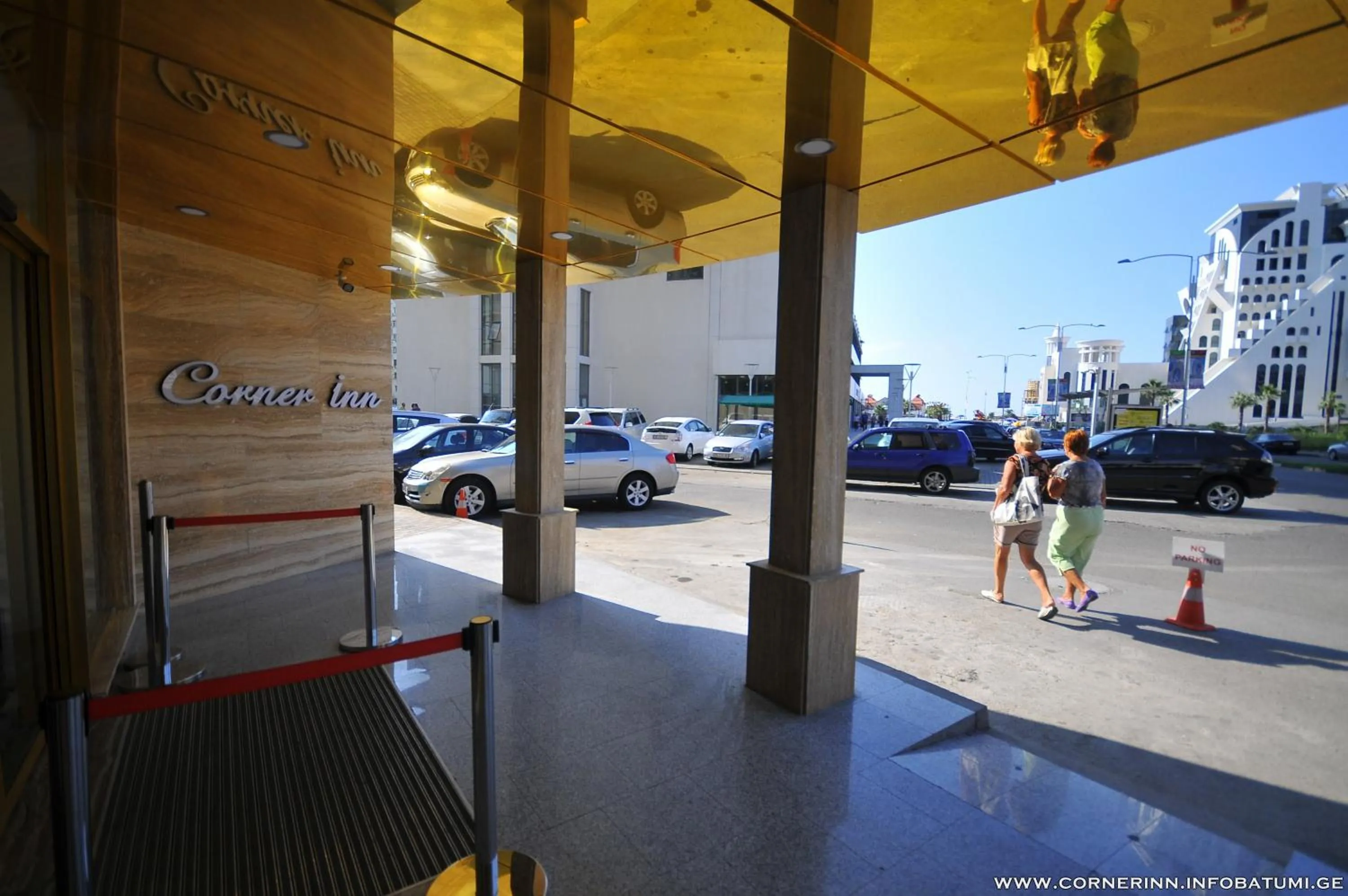 Facade/entrance in Hotel Corner Inn