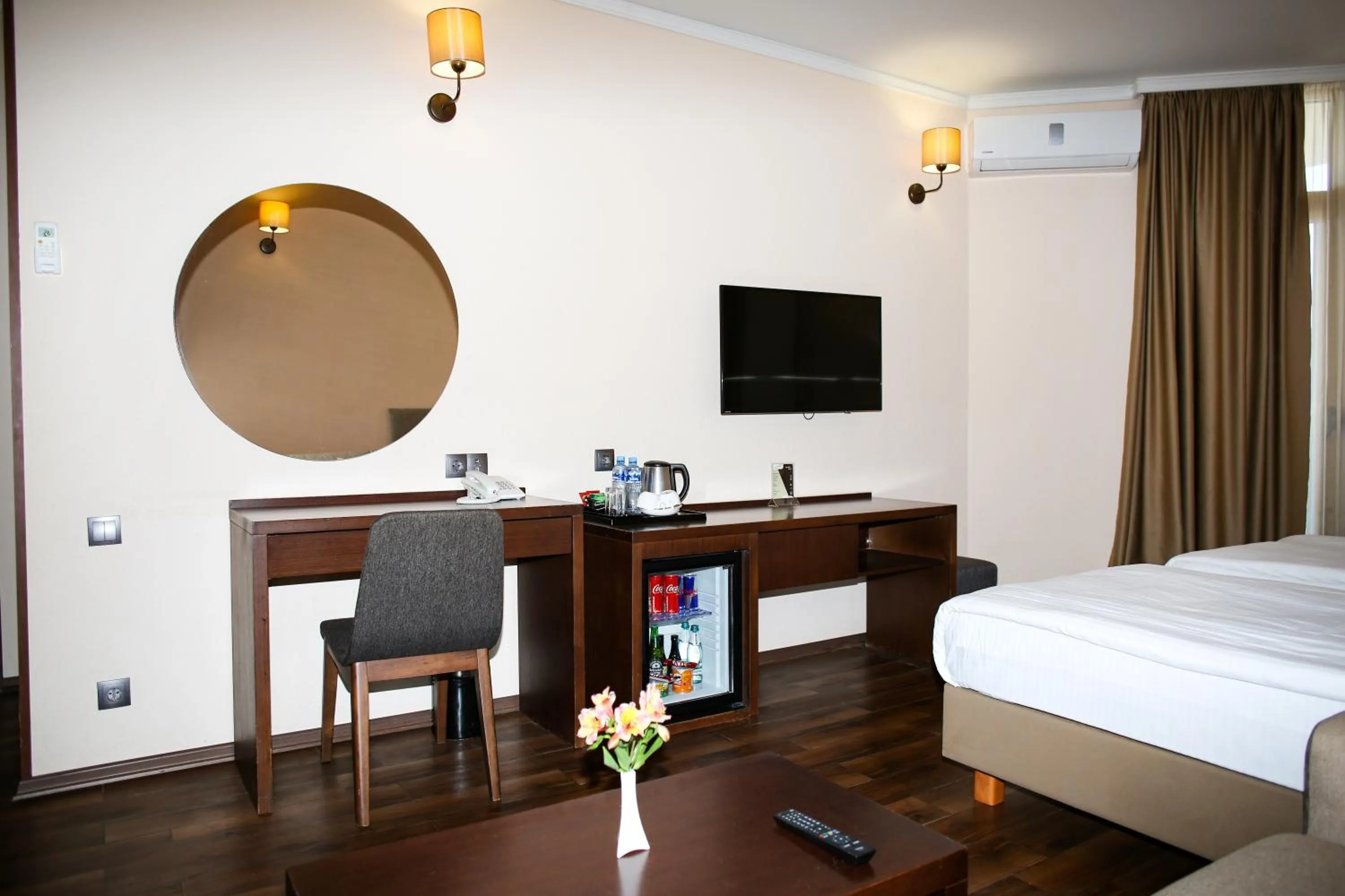 TV and multimedia, Bed in Hotel Corner Inn