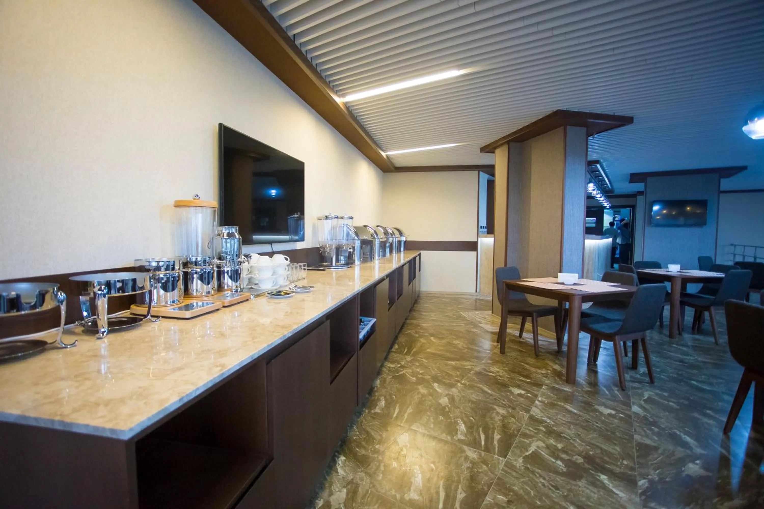 Restaurant/places to eat in Hotel Corner Inn