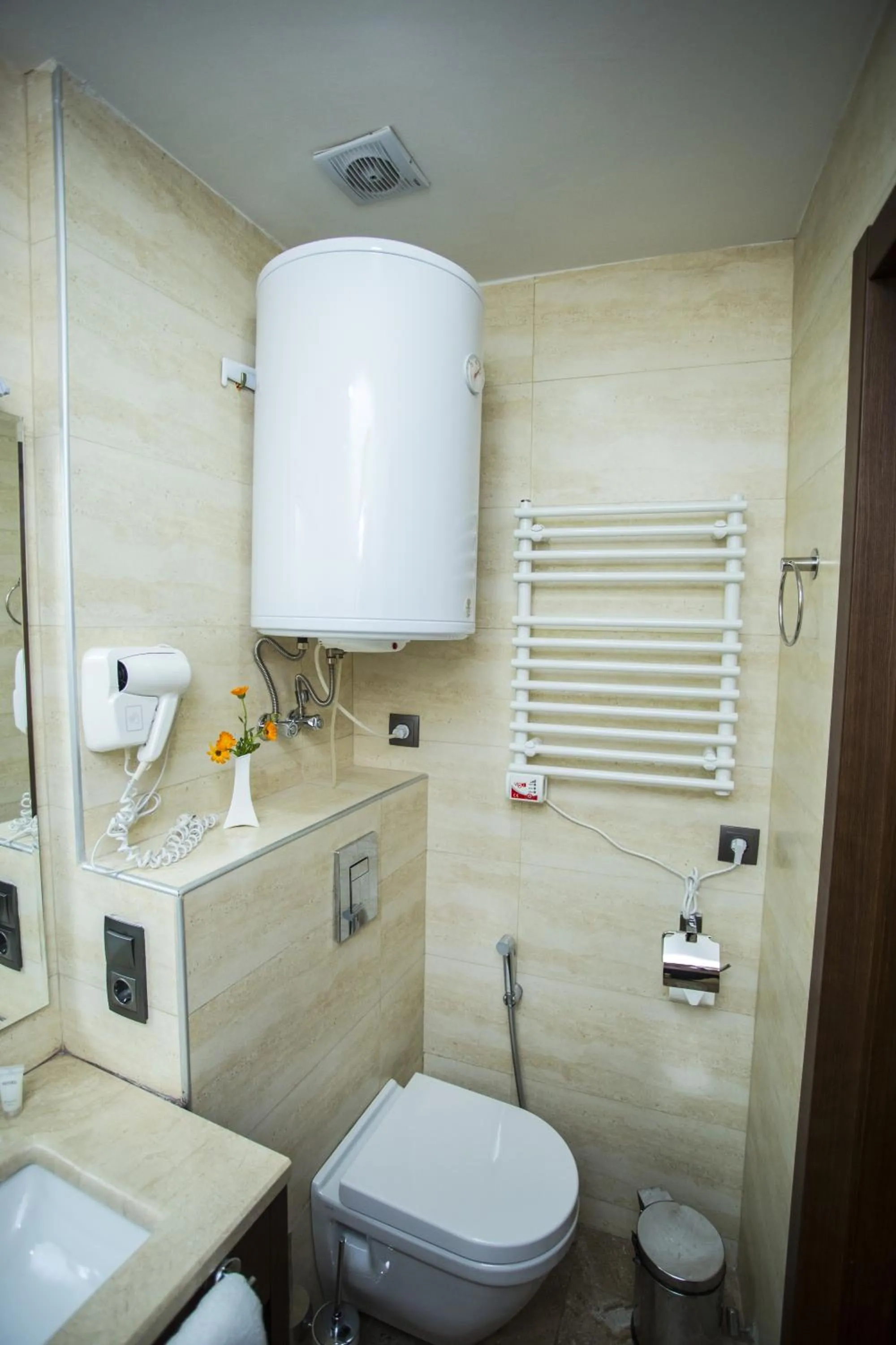 Toilet in Hotel Corner Inn