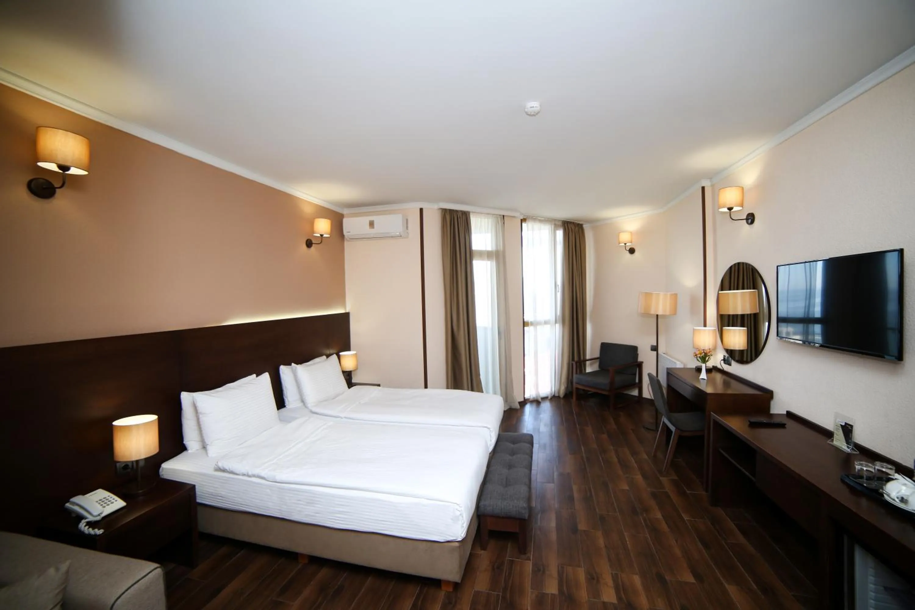 TV and multimedia, Bed in Hotel Corner Inn