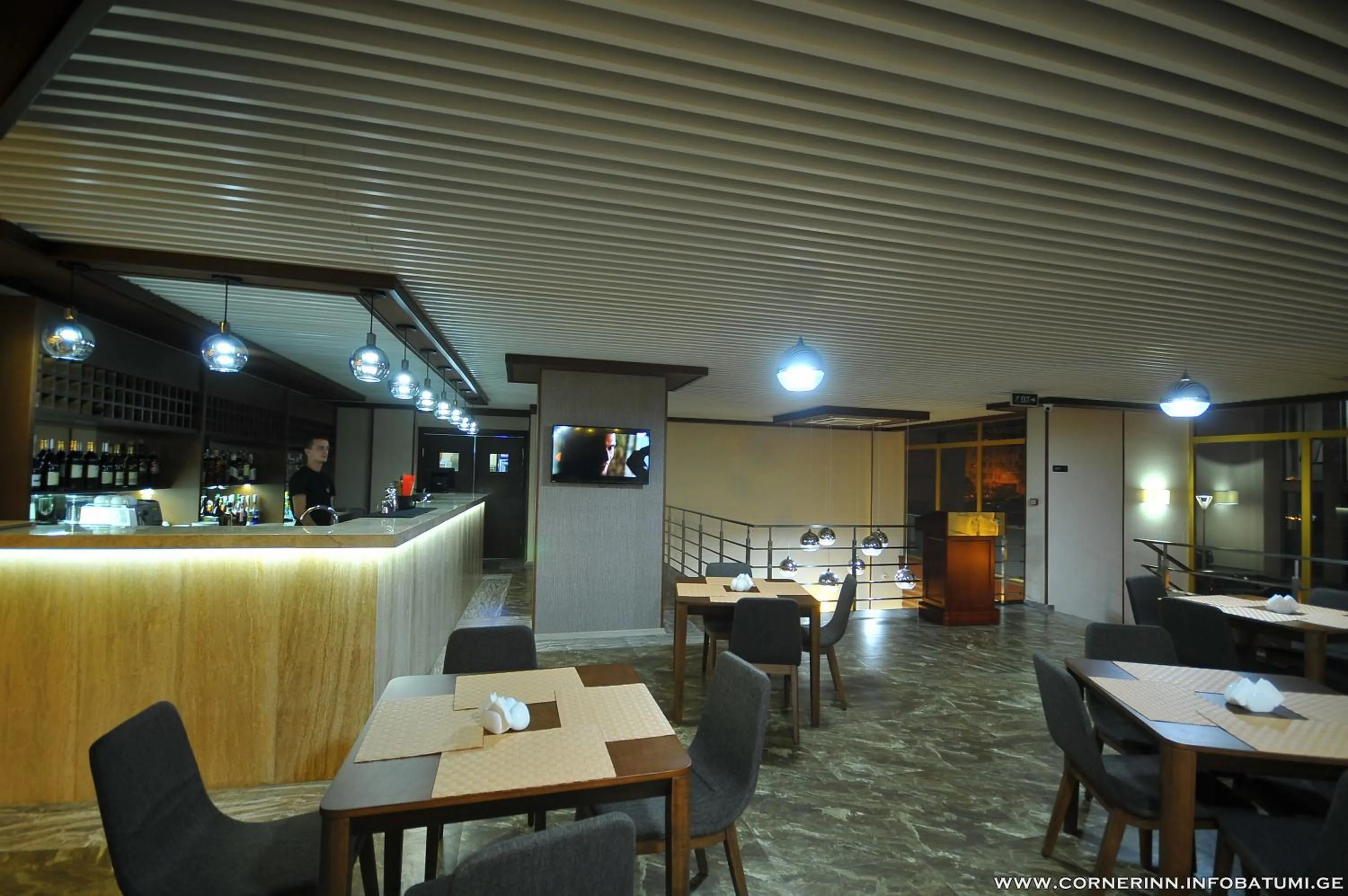 Restaurant/places to eat in Hotel Corner Inn