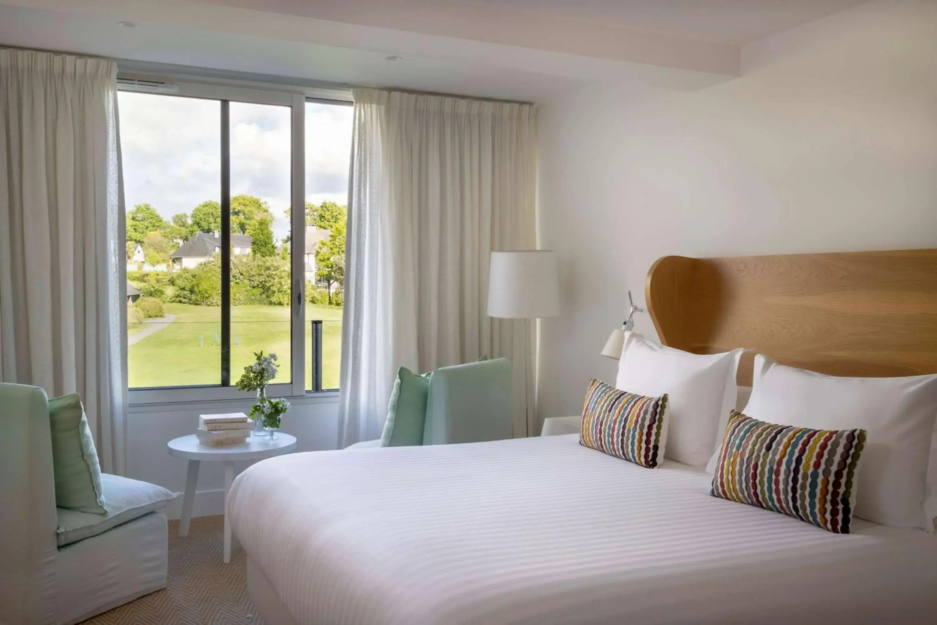 Superior Queen Room with Park View in Best Western Plus Le Roi Arthur Hôtel & Spa Superior Queen Room with Park View in Best Western Plus Le Roi Arthur Hôtel & Spa