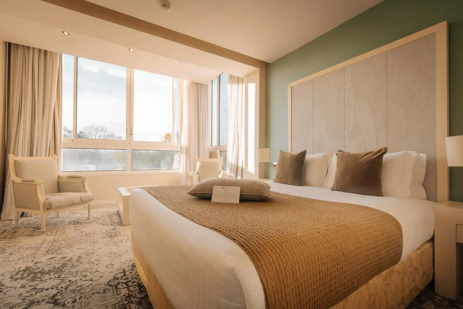 Superior Queen Room with Park View in Best Western Plus Le Roi Arthur Hôtel & Spa Superior Queen Room with Park View in Best Western Plus Le Roi Arthur Hôtel & Spa