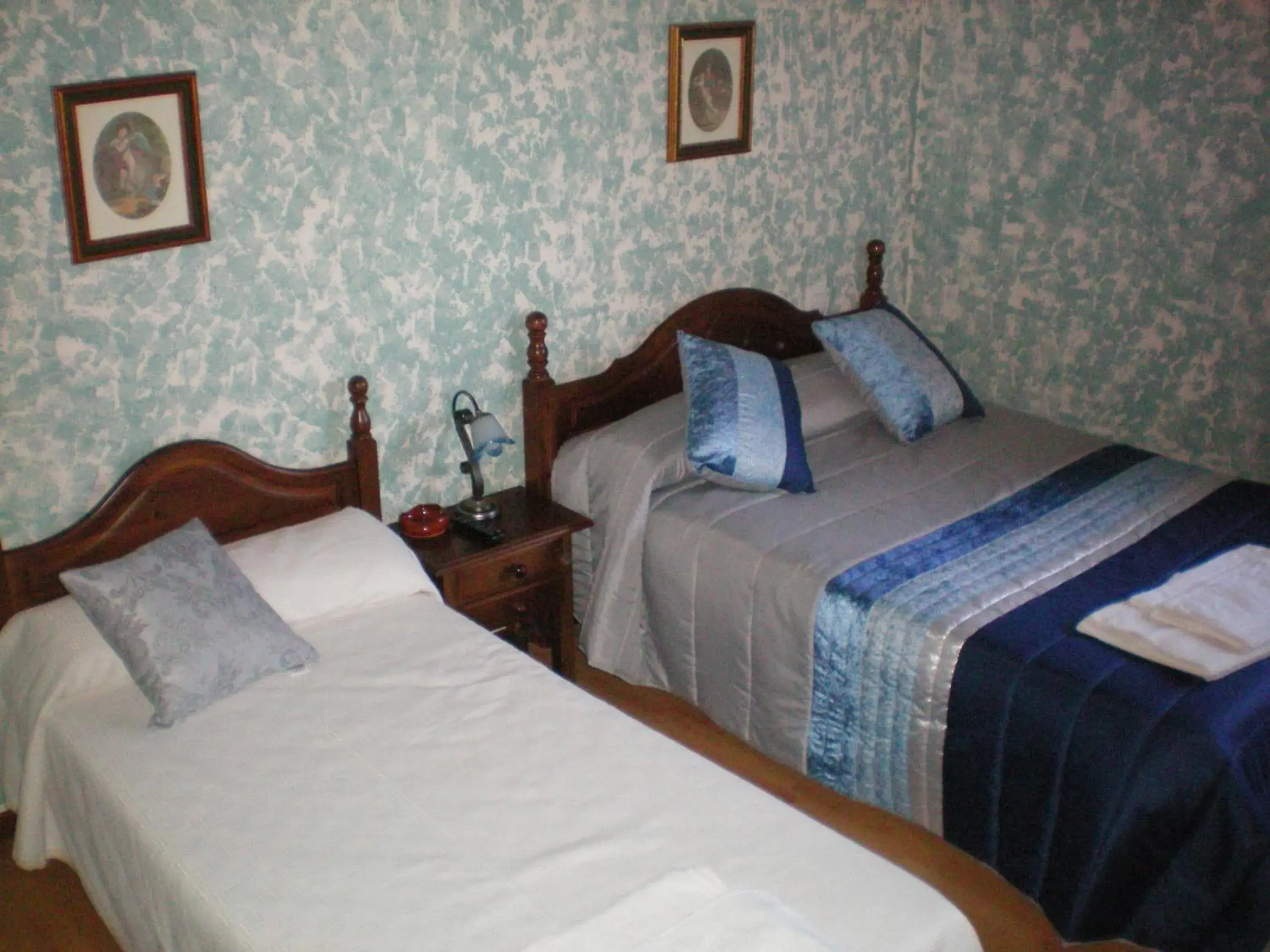 Triple Room (3 Adults + 1 Child) - single occupancy in Hotel Rural Los Perales Triple Room (3 Adults + 1 Child) - single occupancy in Hotel Rural Los Perales