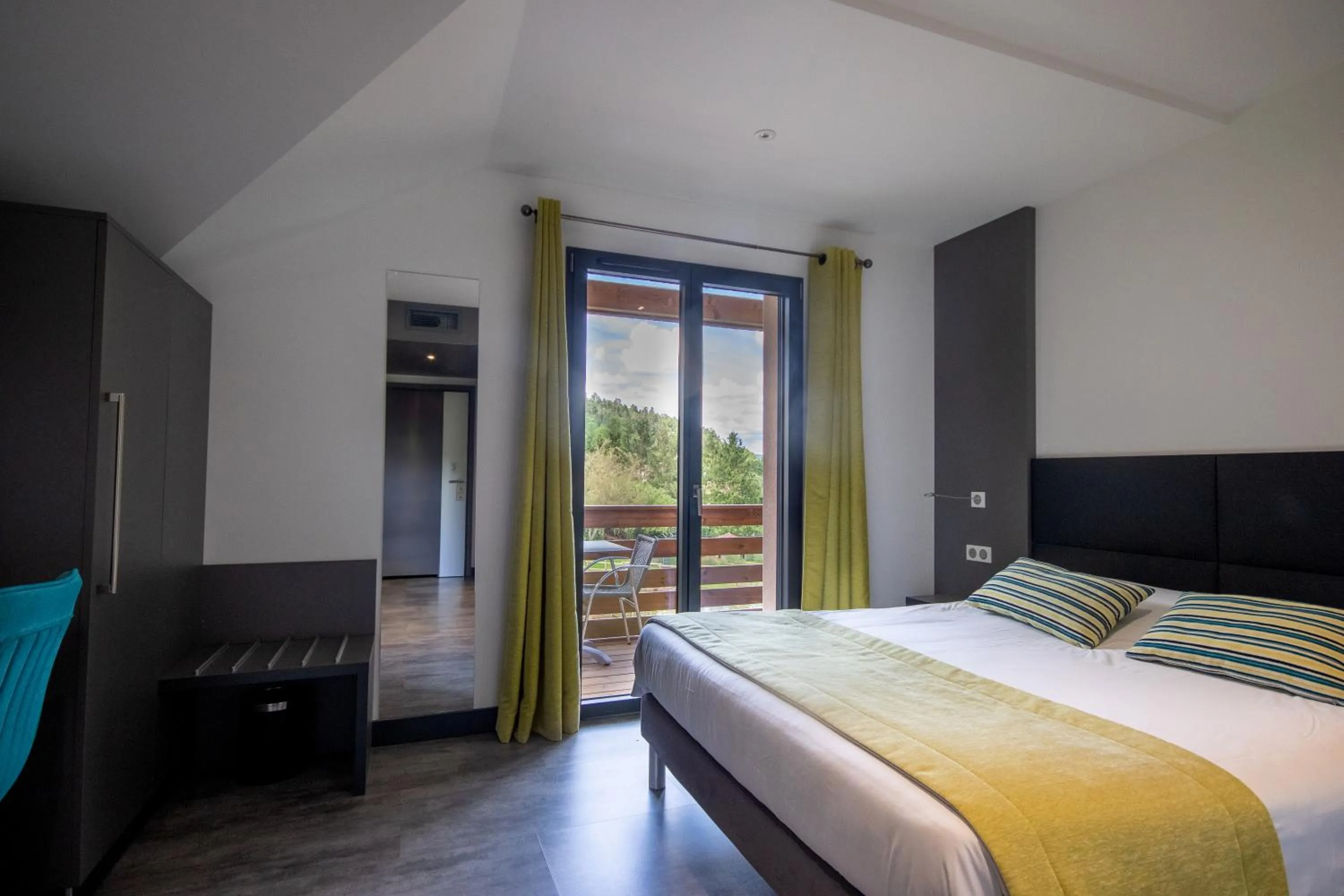 Balcony/Terrace, Bed in Hôtel Restaurant Le Régal