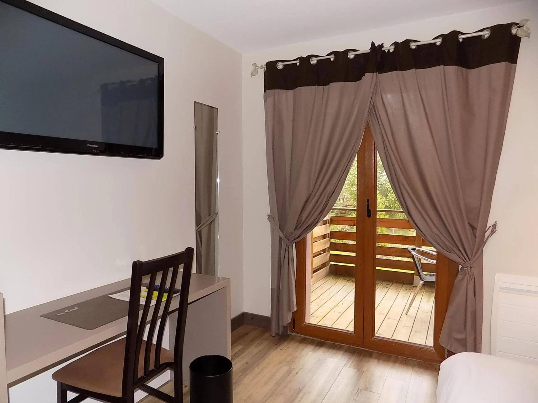 Balcony/Terrace, Bed in Hôtel Restaurant Le Régal