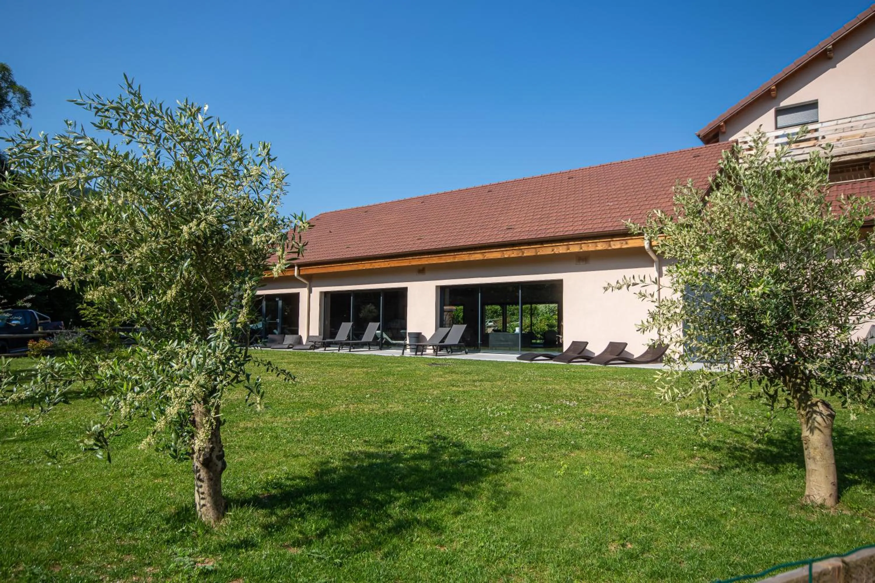 Garden in Hôtel Restaurant Le Régal