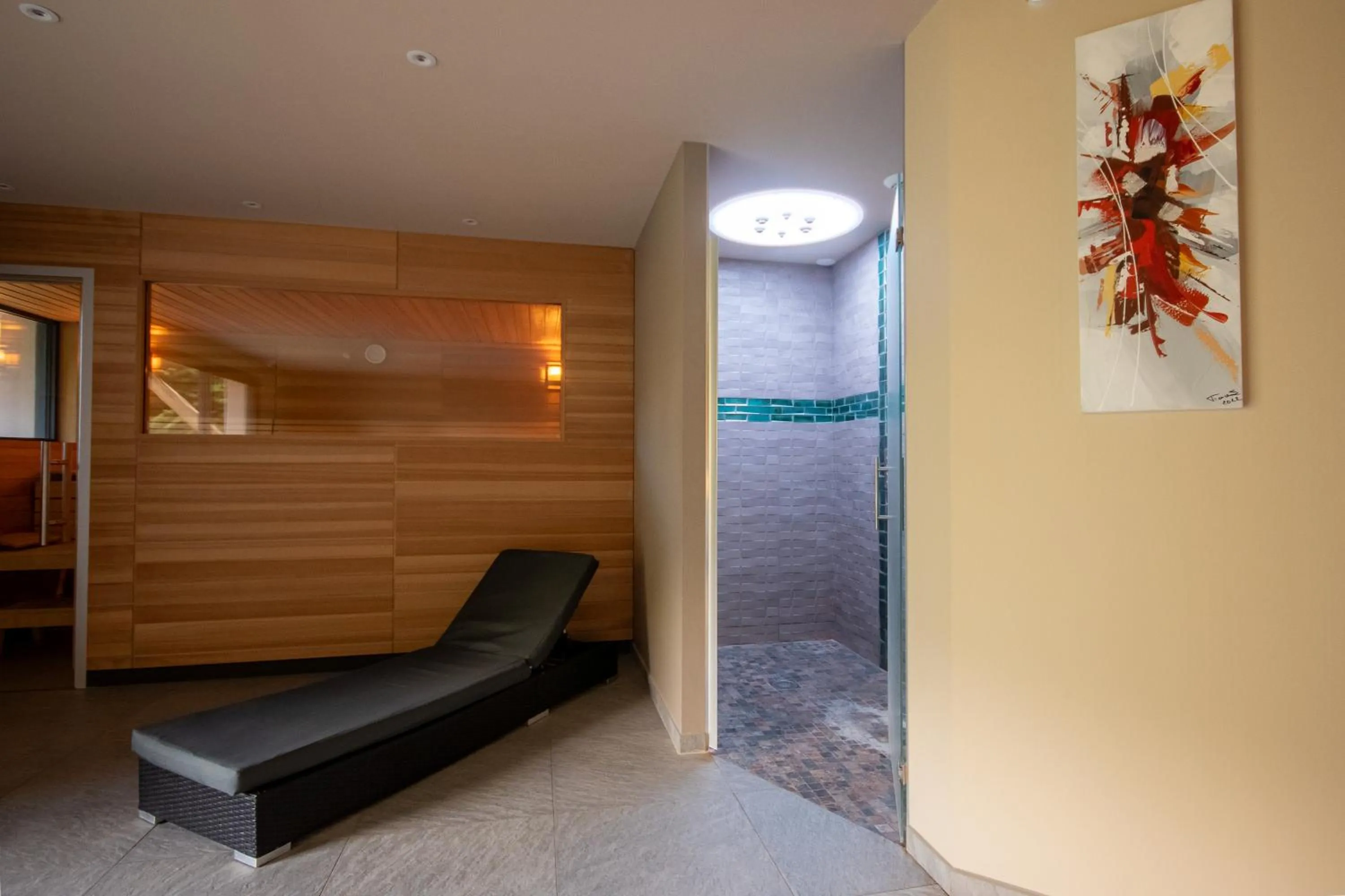 Shower in Hôtel Restaurant Le Régal