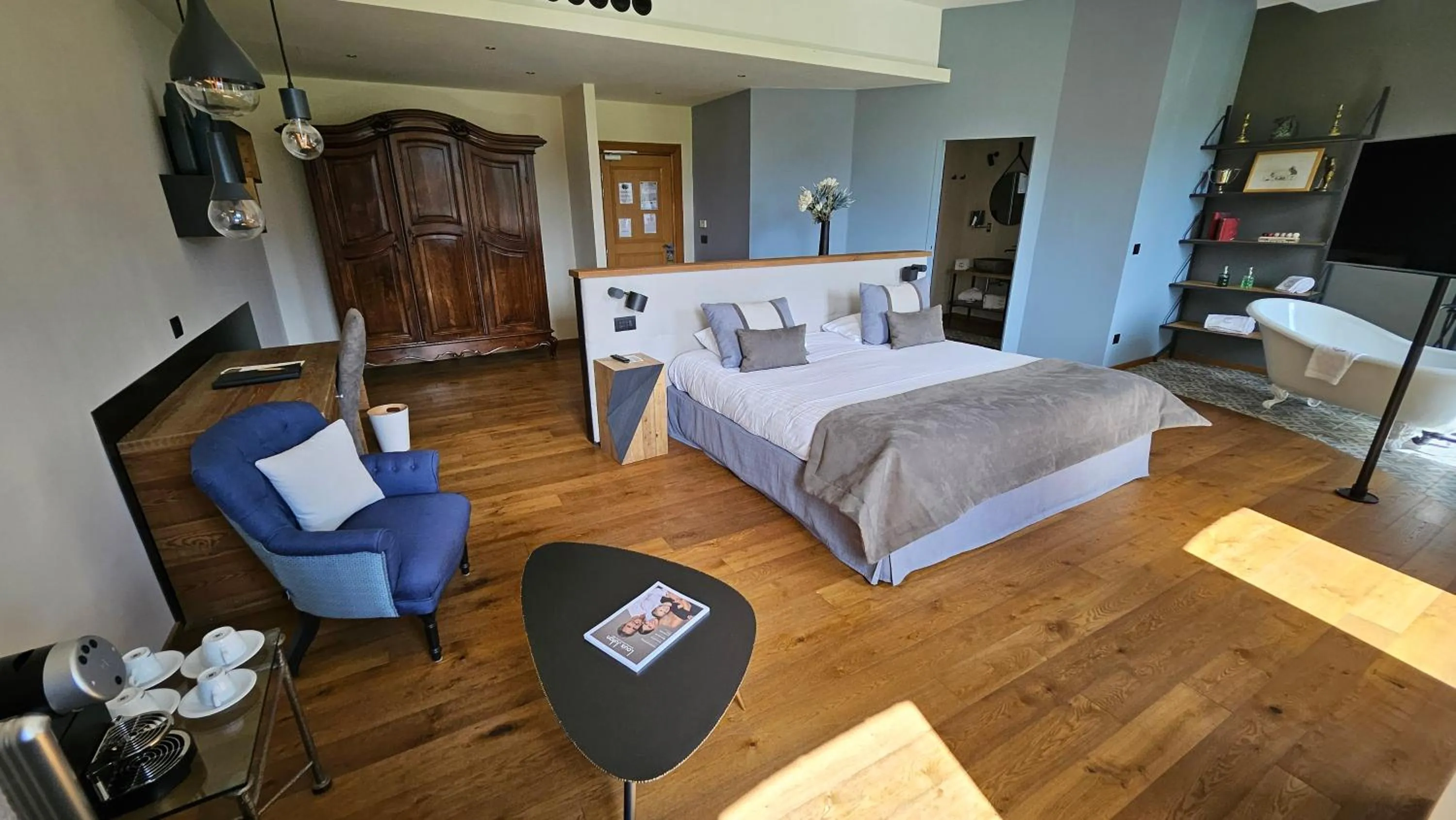 Bed in Château et Golf De Taulane