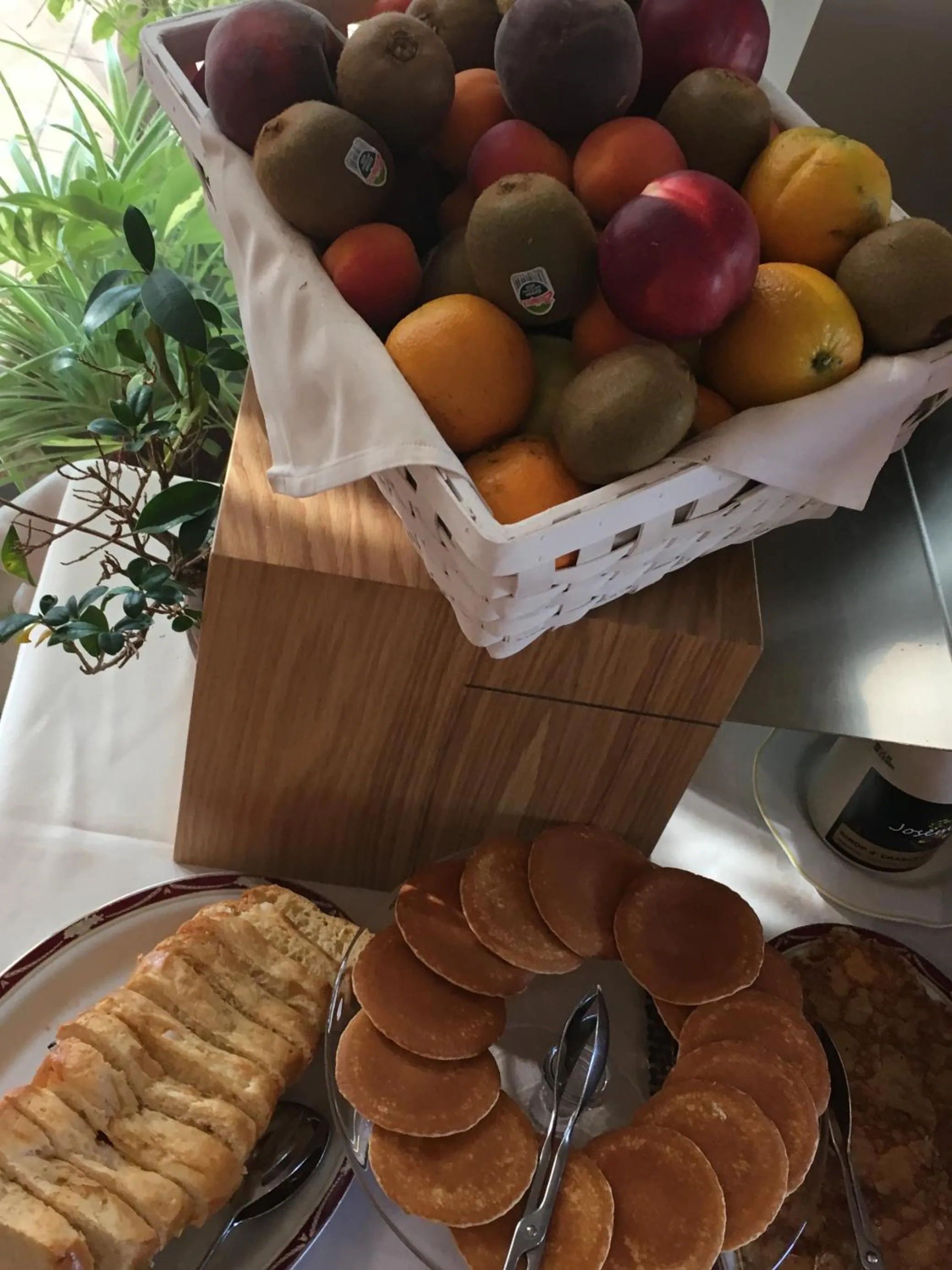 Buffet breakfast in Château et Golf De Taulane