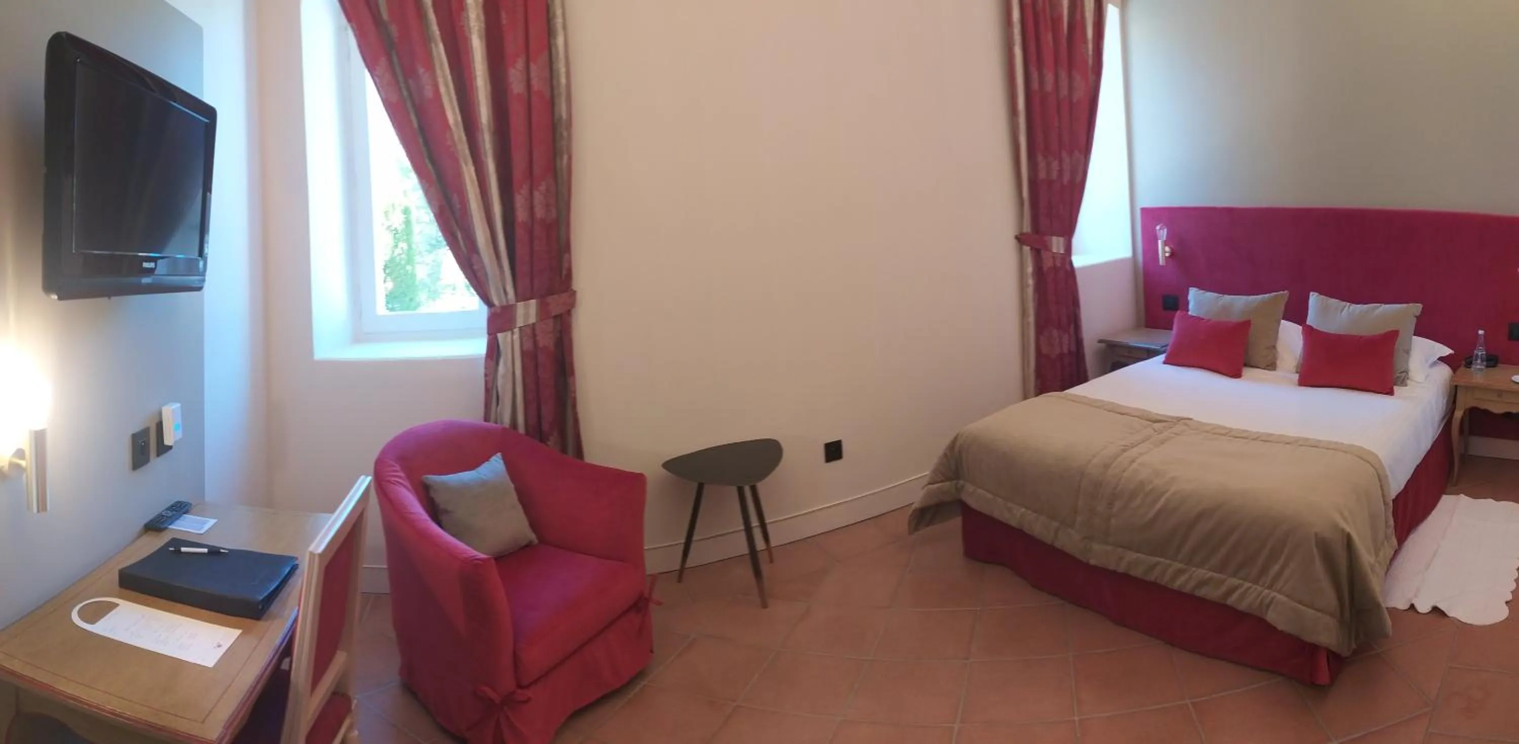 Bed in Château et Golf De Taulane