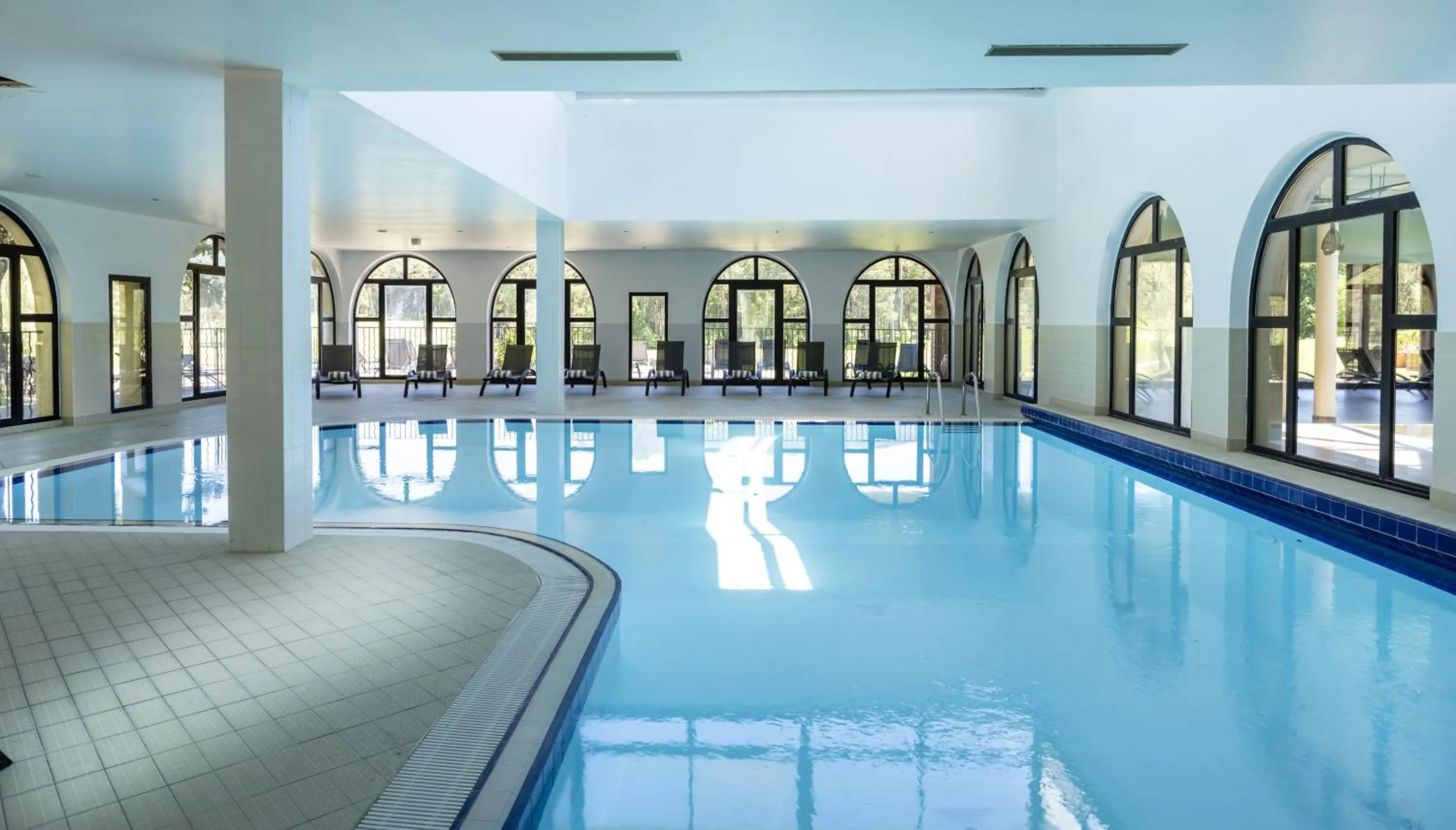Swimming pool in Château et Golf De Taulane