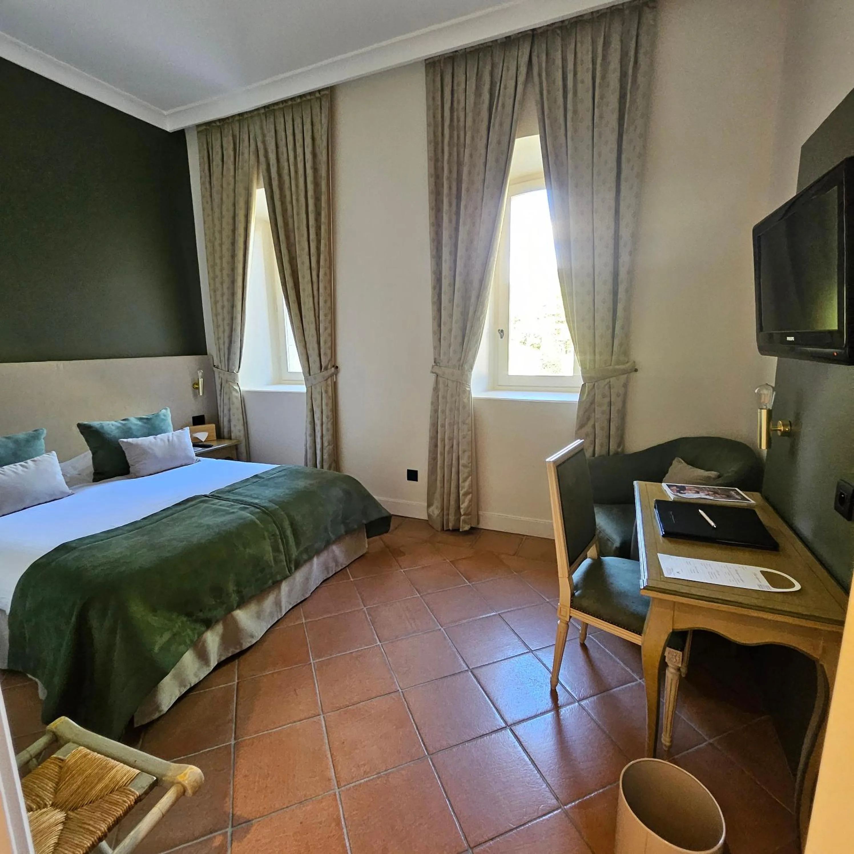 Bed in Château et Golf De Taulane