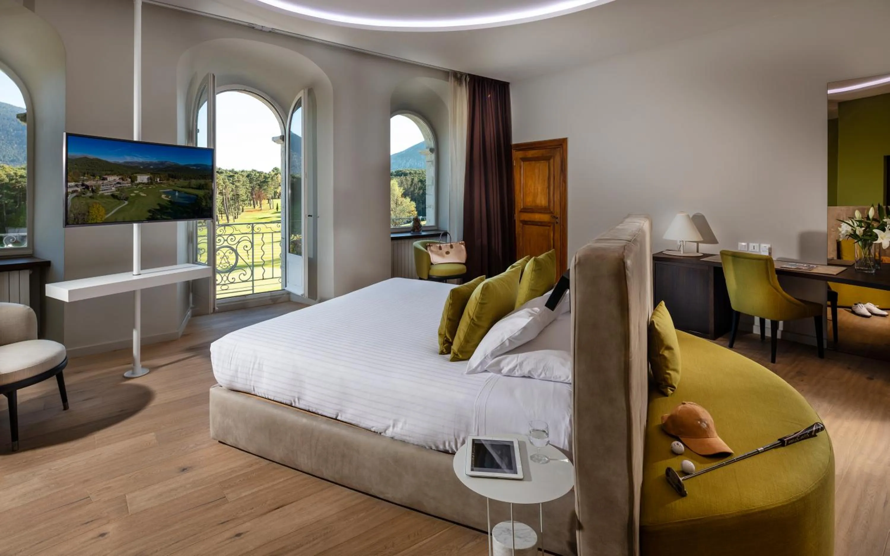 Bed in Château et Golf De Taulane