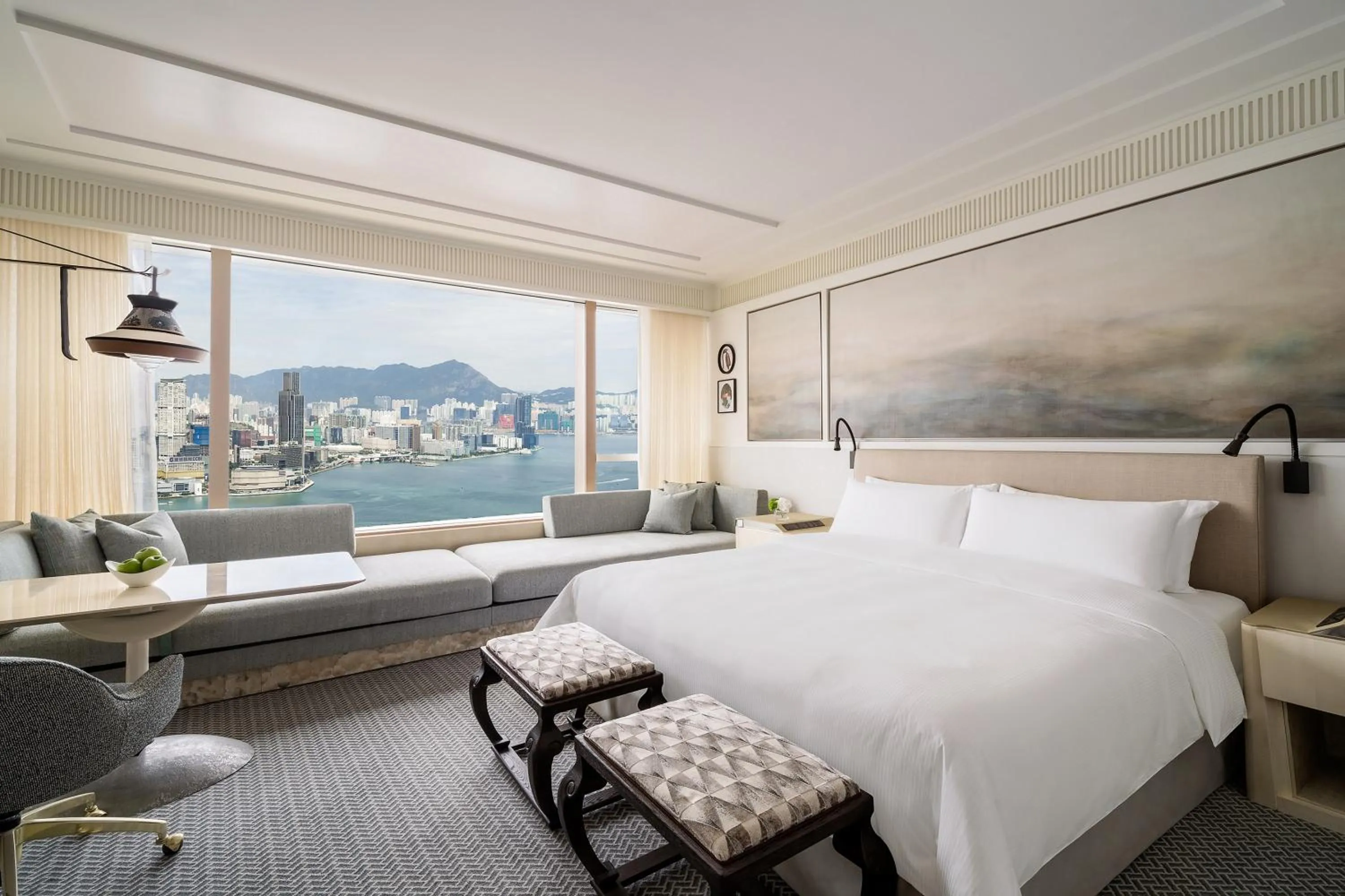 Bedroom, Bed in Island Shangri-La, Hong Kong