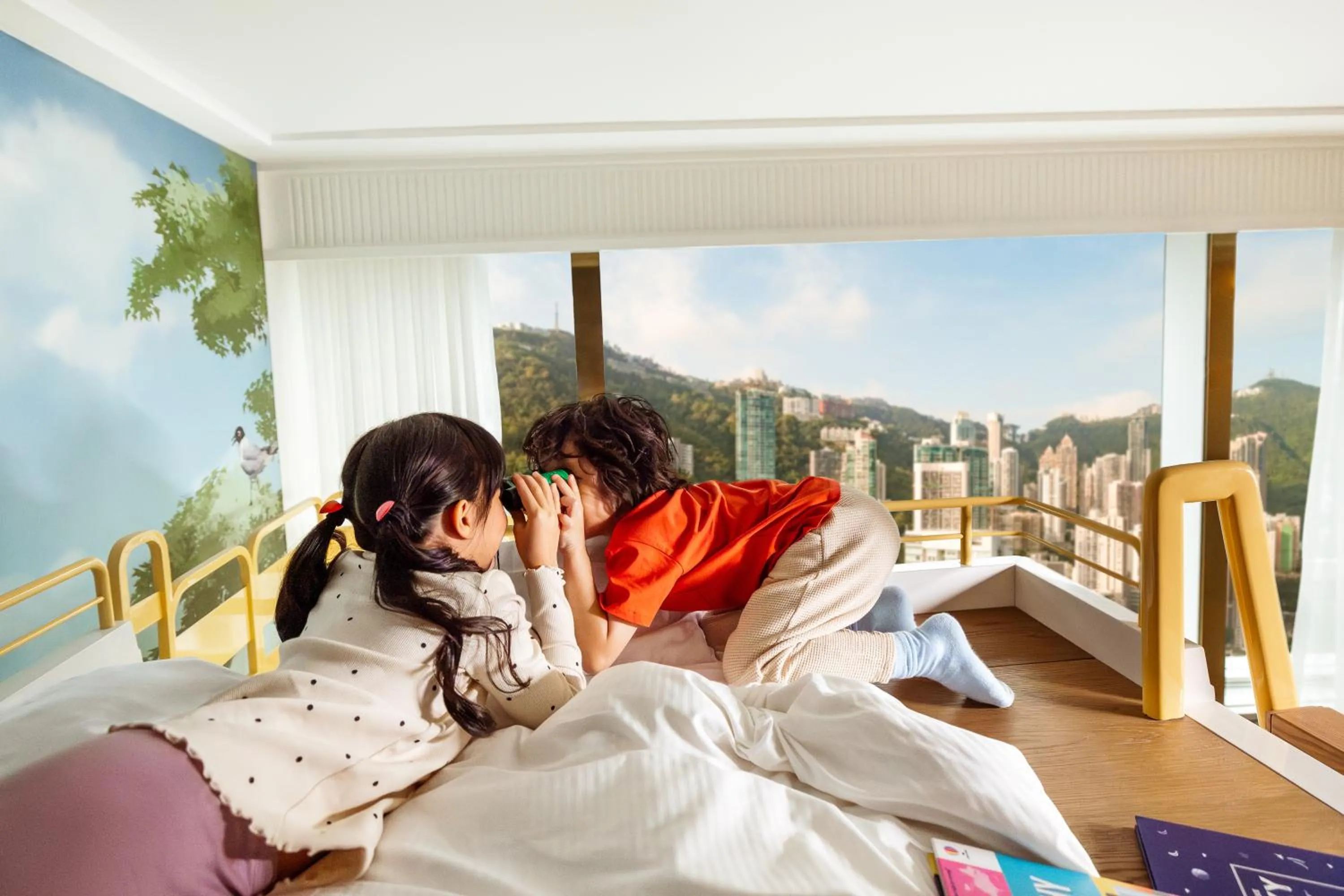 children, Bed in Island Shangri-La, Hong Kong