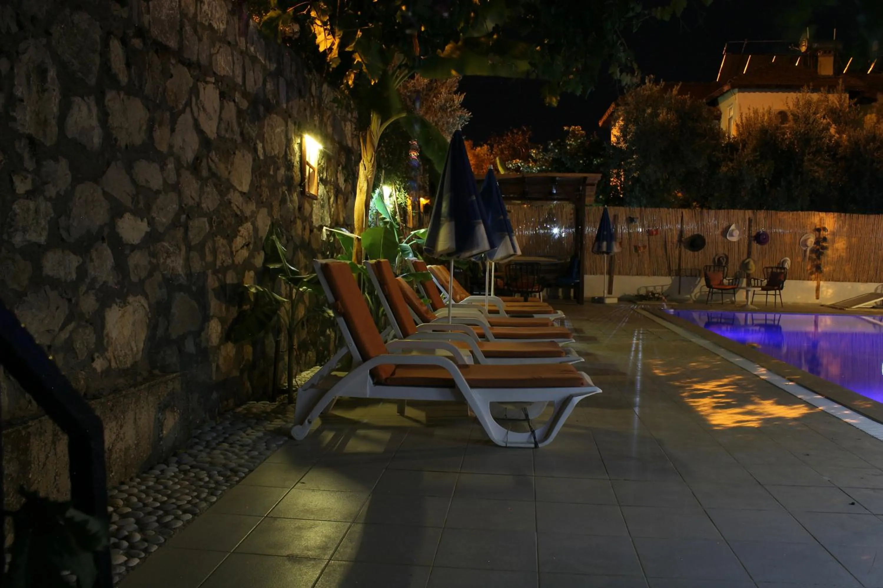 Swimming pool in Sarıhan Apart Otel