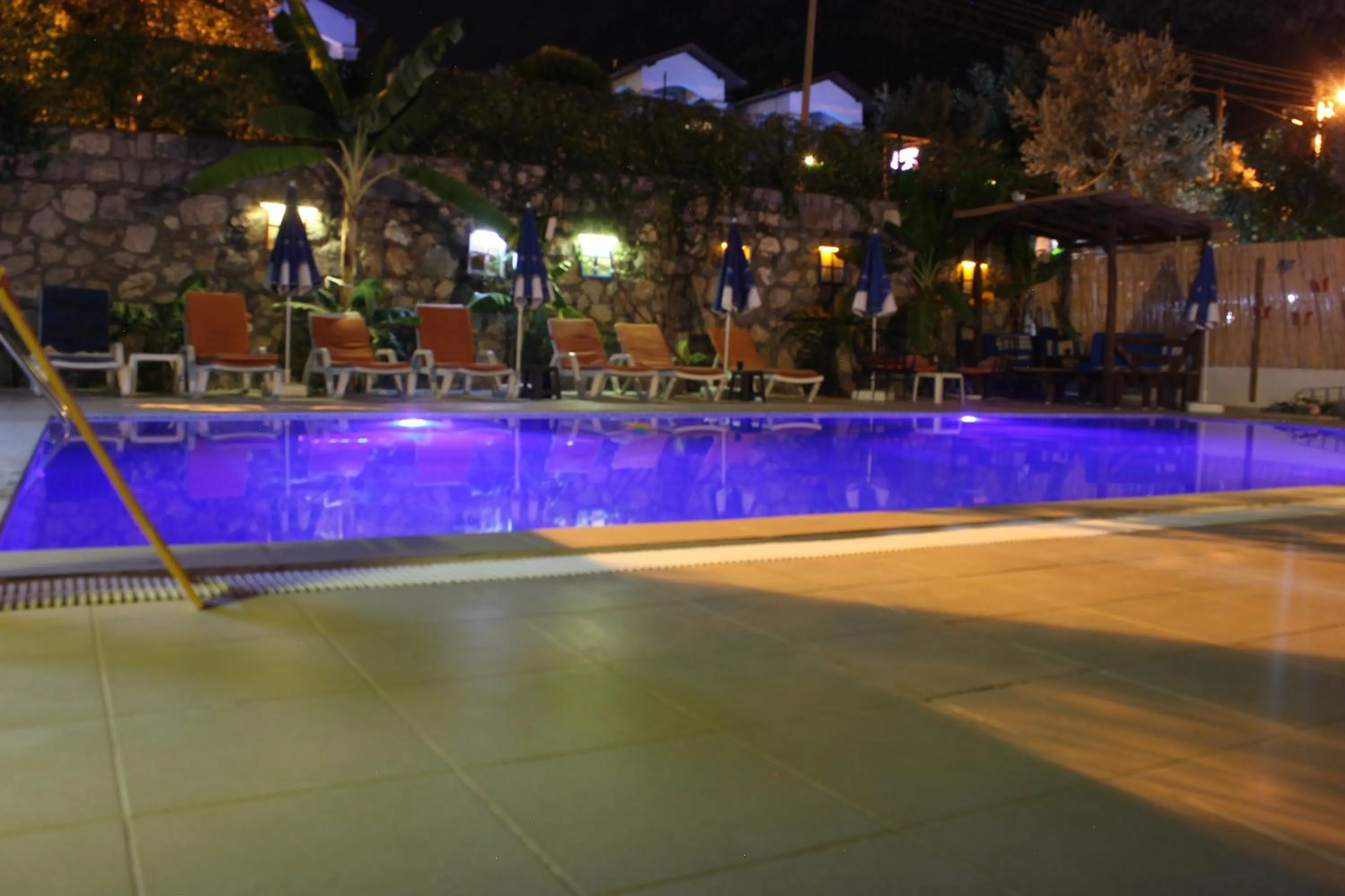 Swimming pool in Sarıhan Apart Otel