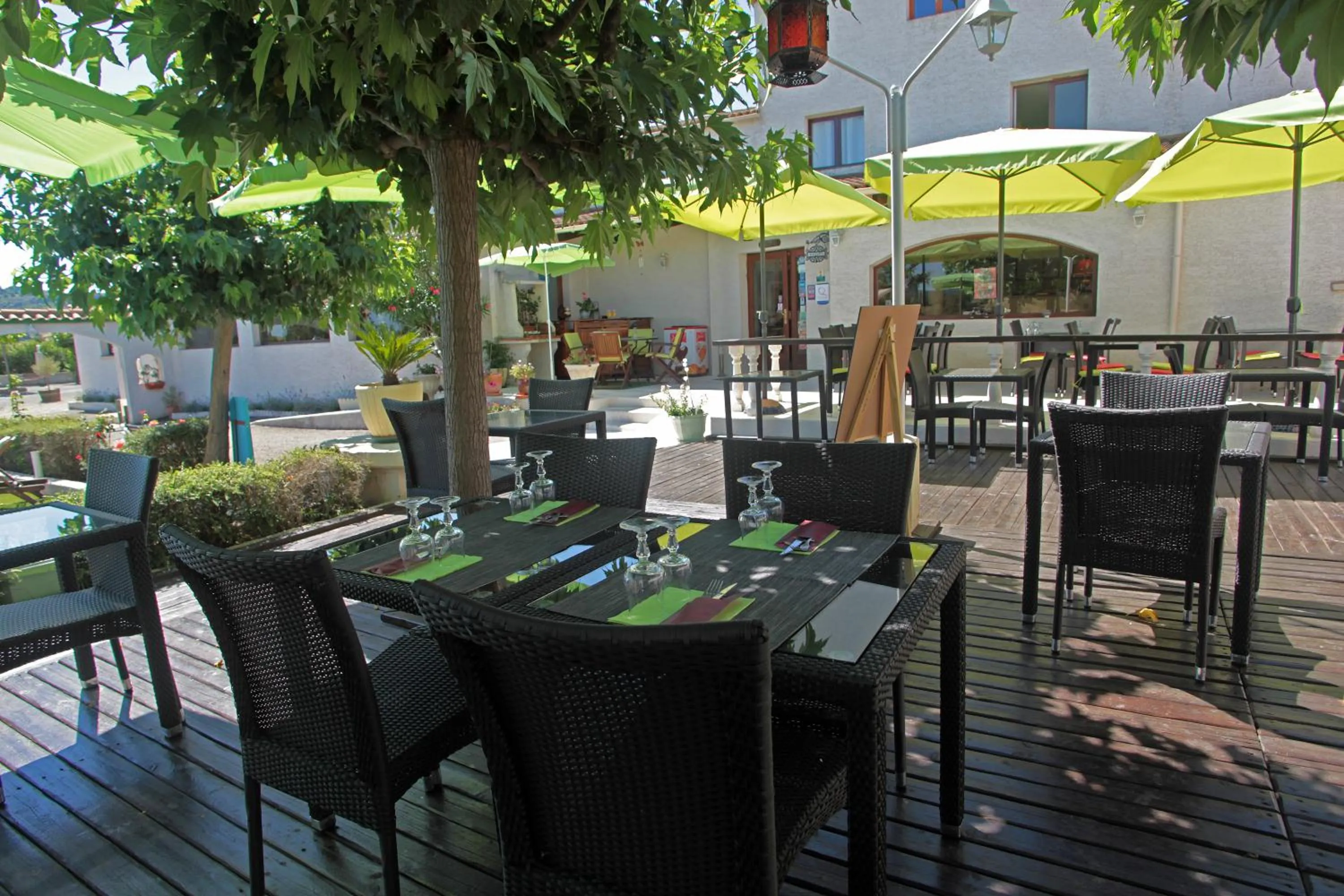 Restaurant/places to eat in Logis Hôtel LE PRESSOIR