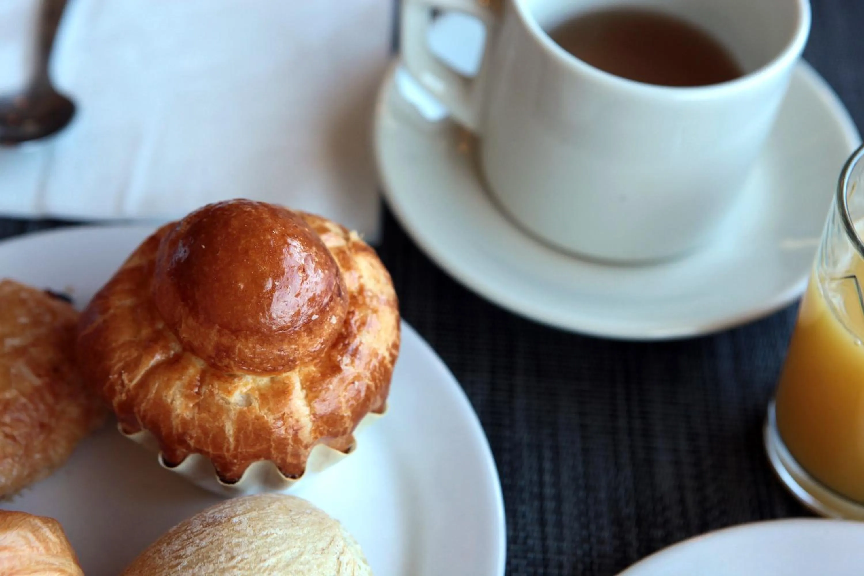 Breakfast in Logis Hôtel LE PRESSOIR