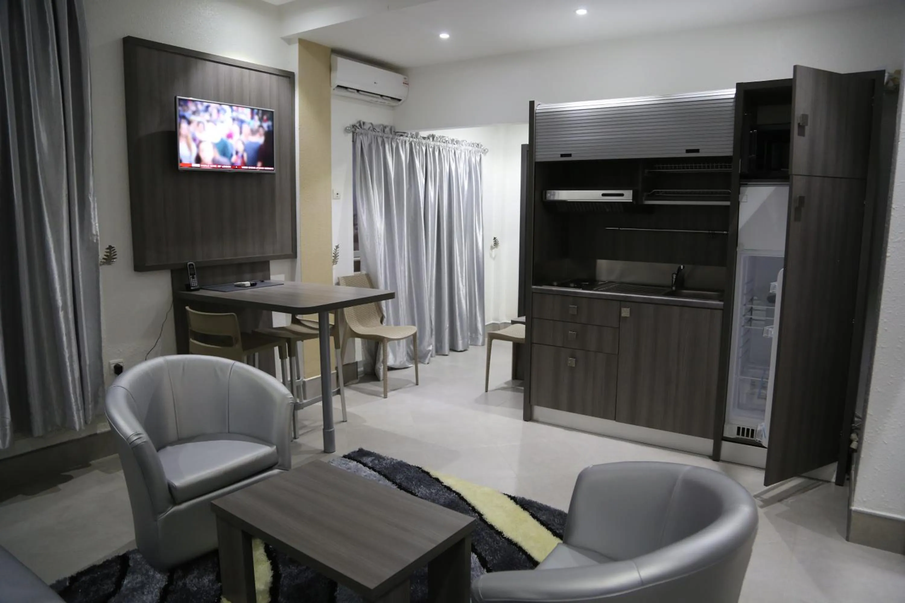 Kitchen or kitchenette in Nouakchott Hotel