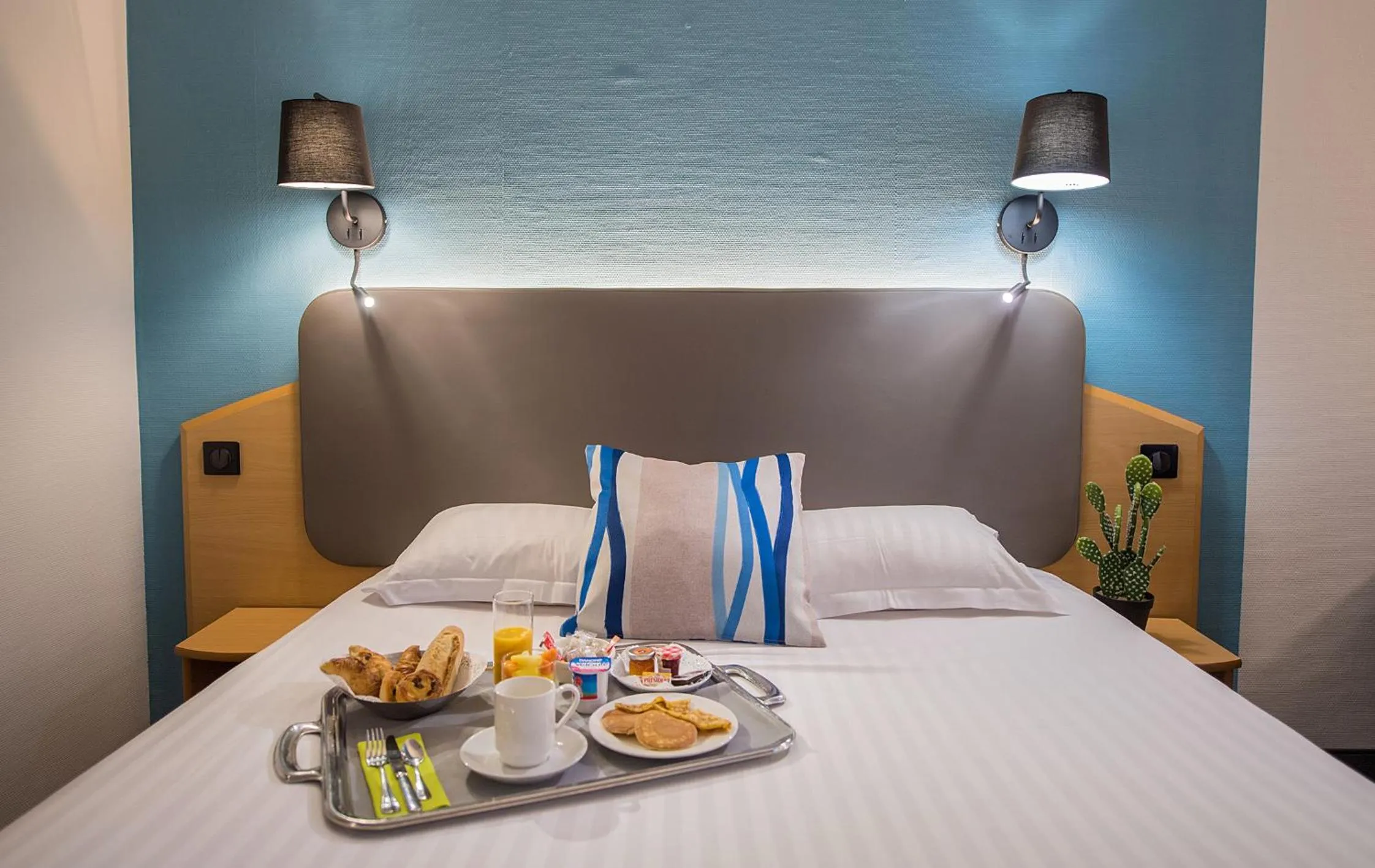 Continental breakfast, Bed in Promotel