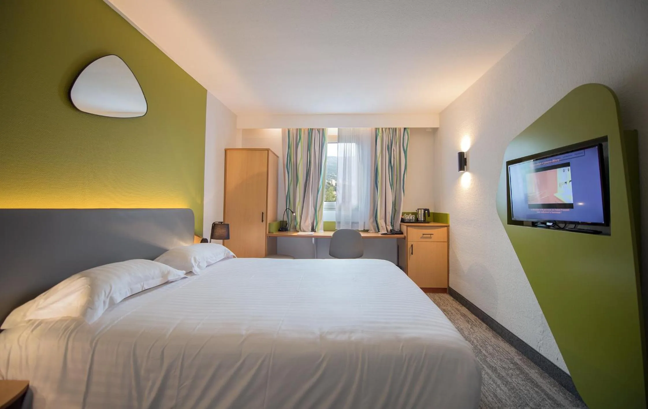 Bedroom, Bed in Promotel