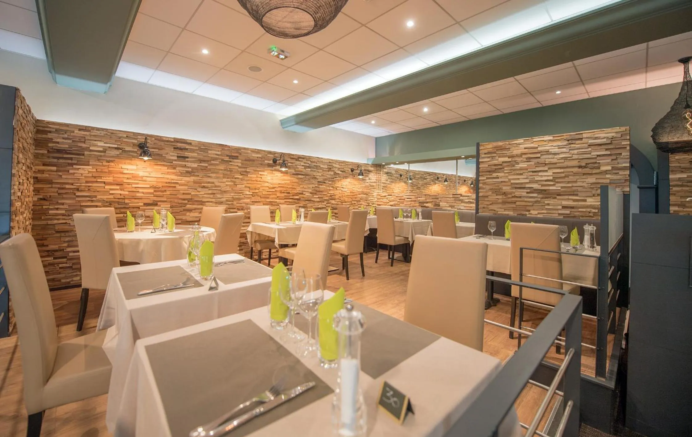 Restaurant/places to eat in Promotel