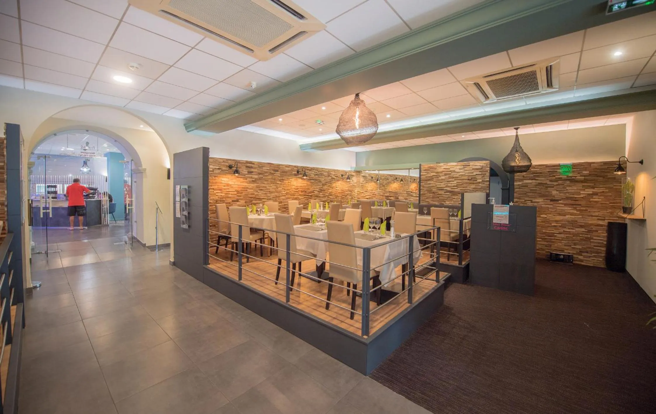 Restaurant/places to eat in Promotel