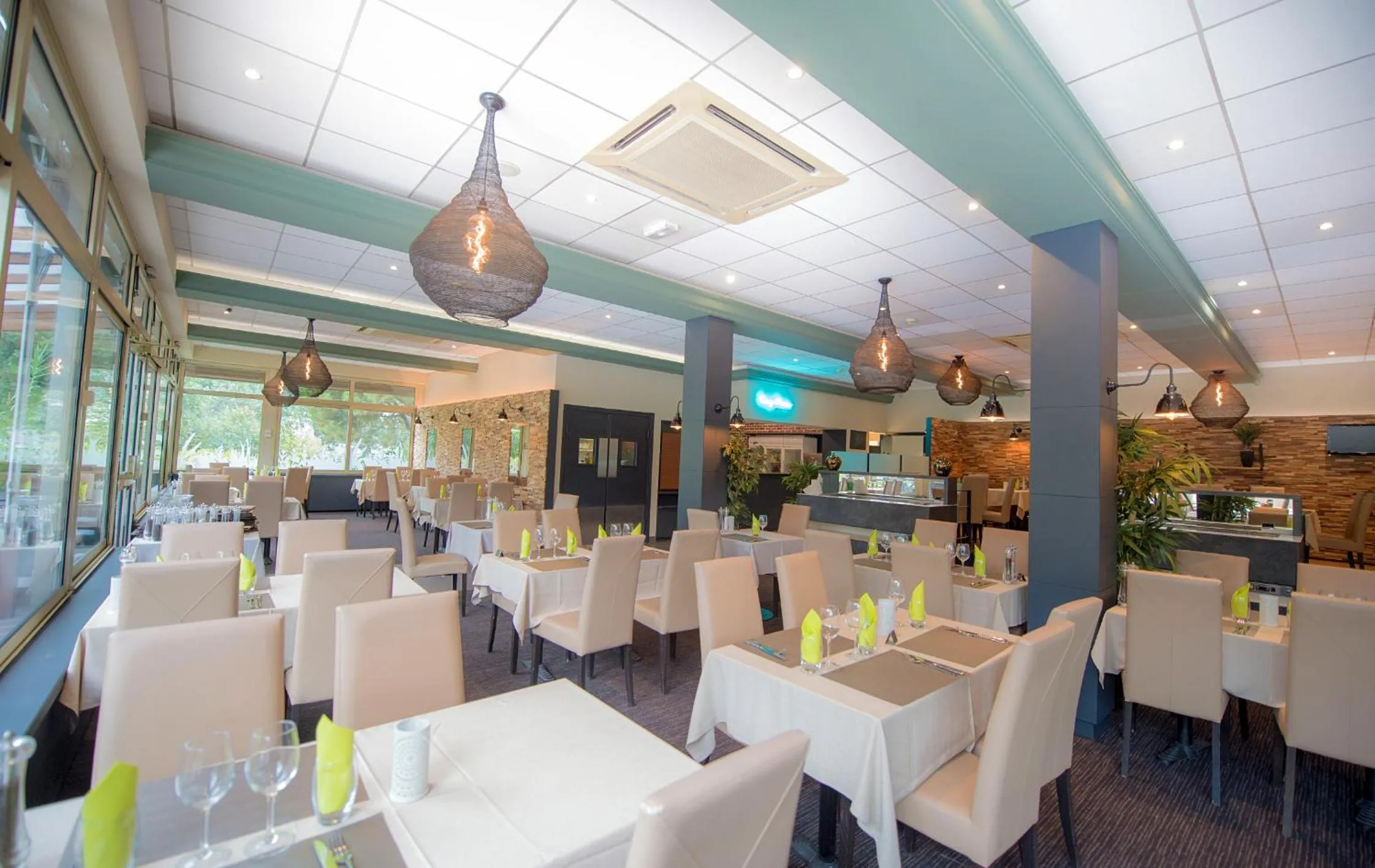 Restaurant/places to eat in Promotel