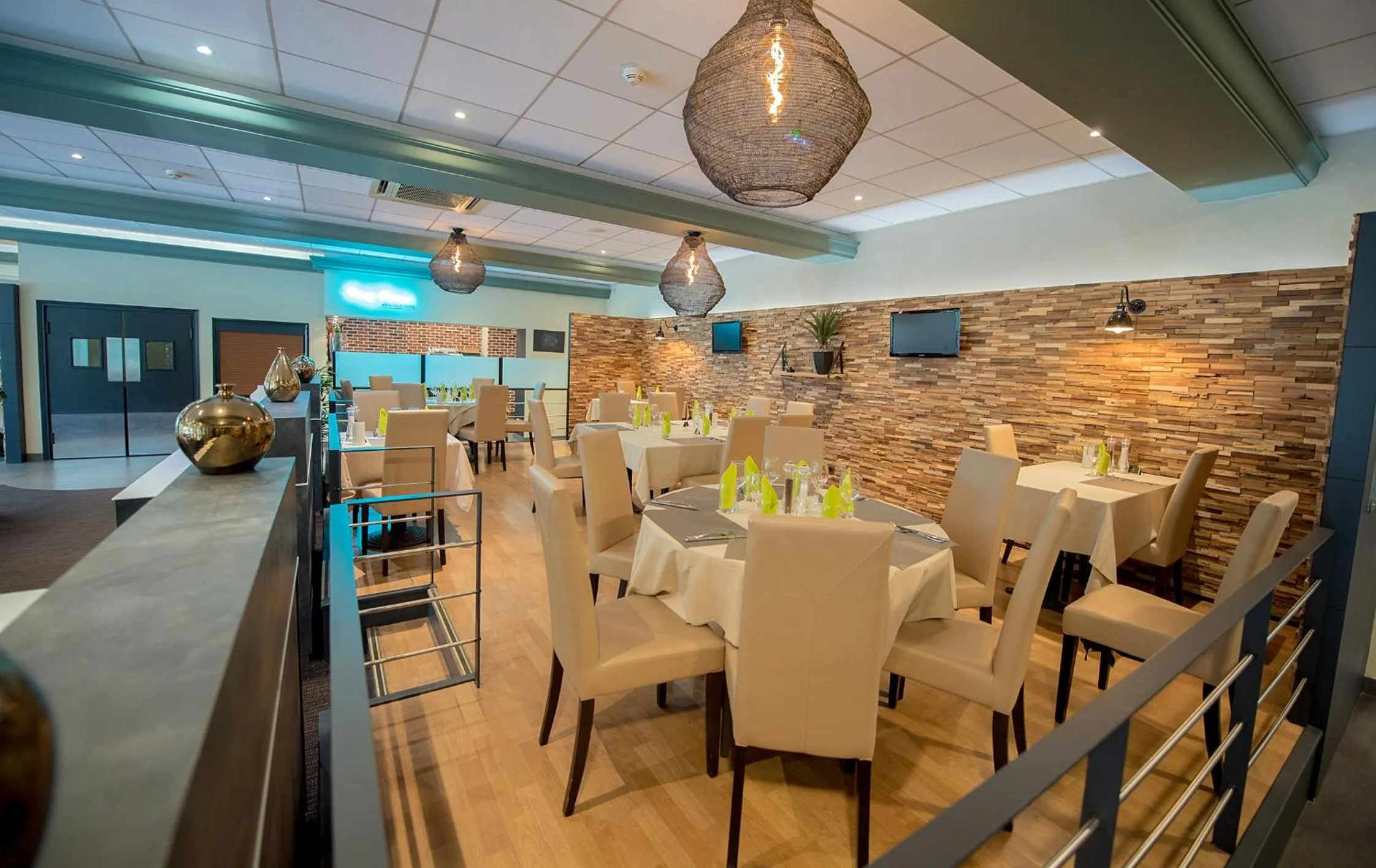 Restaurant/places to eat in Promotel