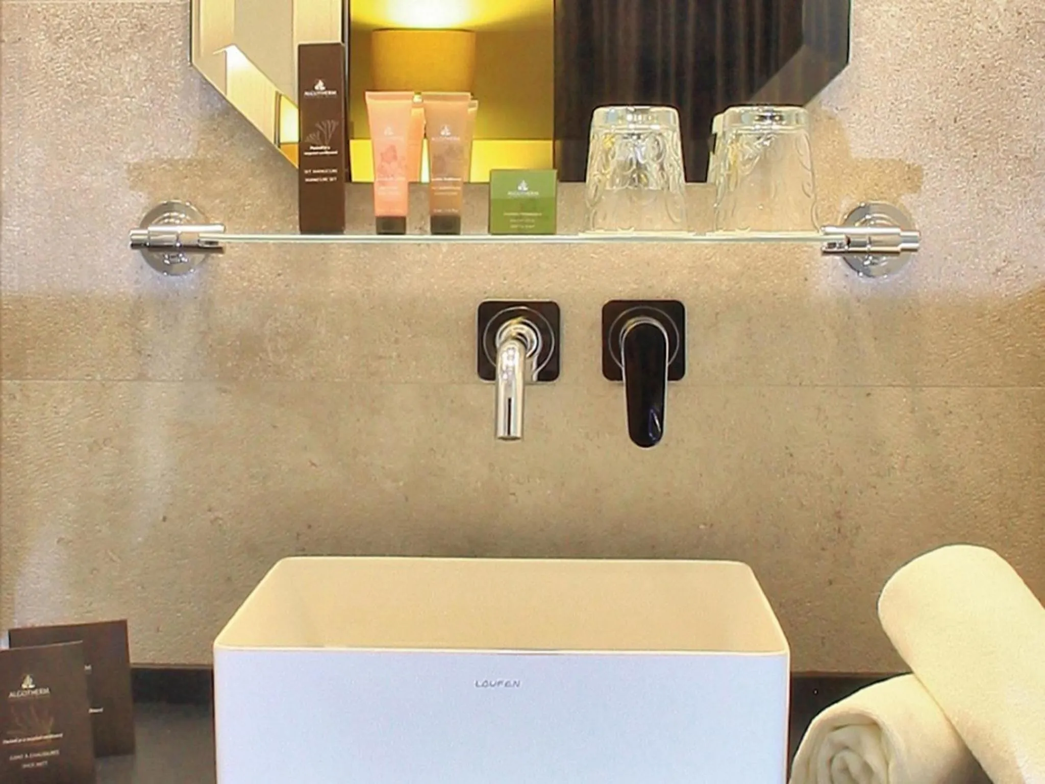 Bathroom in Plaza Madeleine & Spa