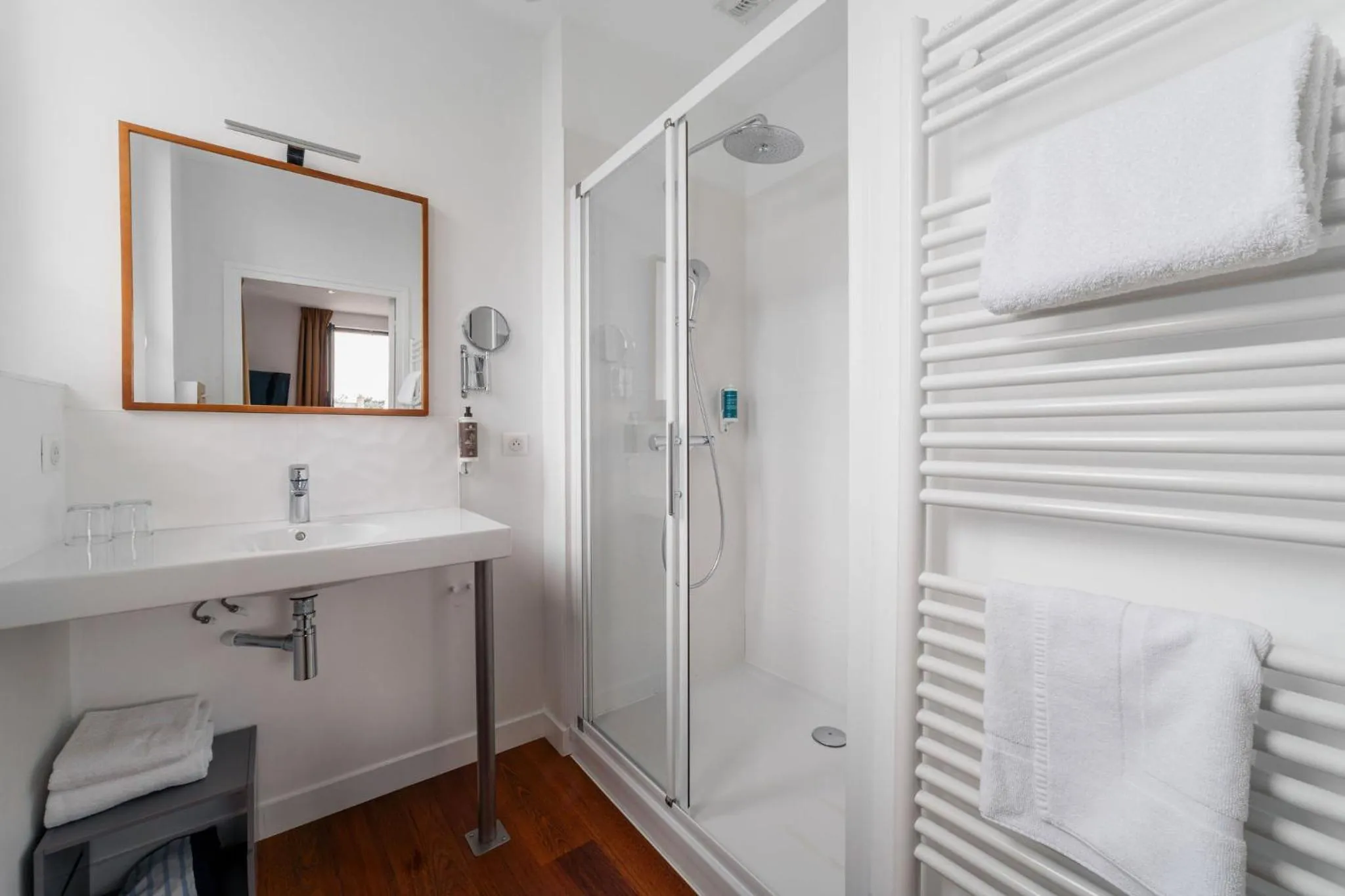 Shower in Hôtel Spa De La Citadelle Lorient