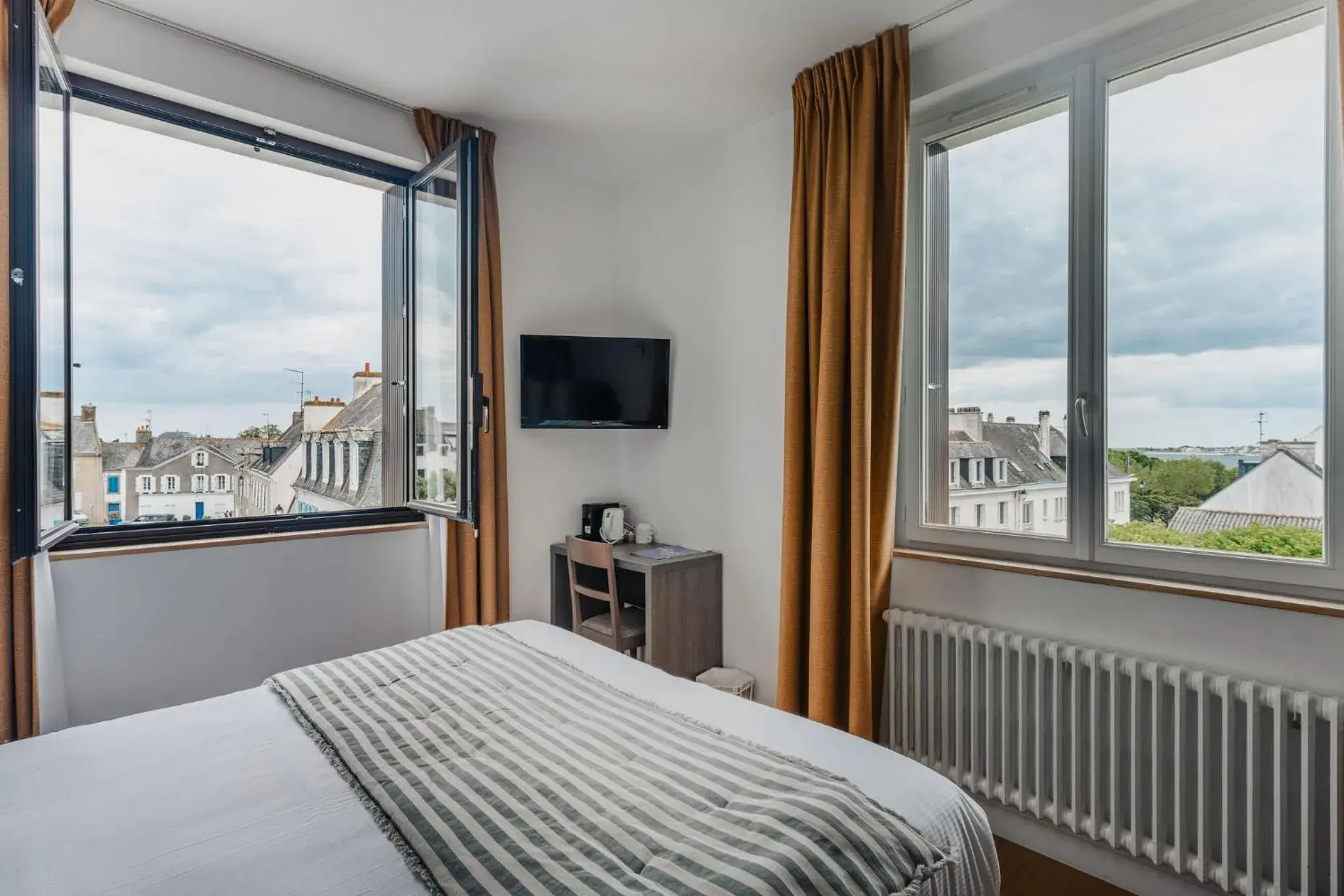 Junior Suite with Sea View in Hôtel Spa De La Citadelle Lorient Junior Suite with Sea View in Hôtel Spa De La Citadelle Lorient